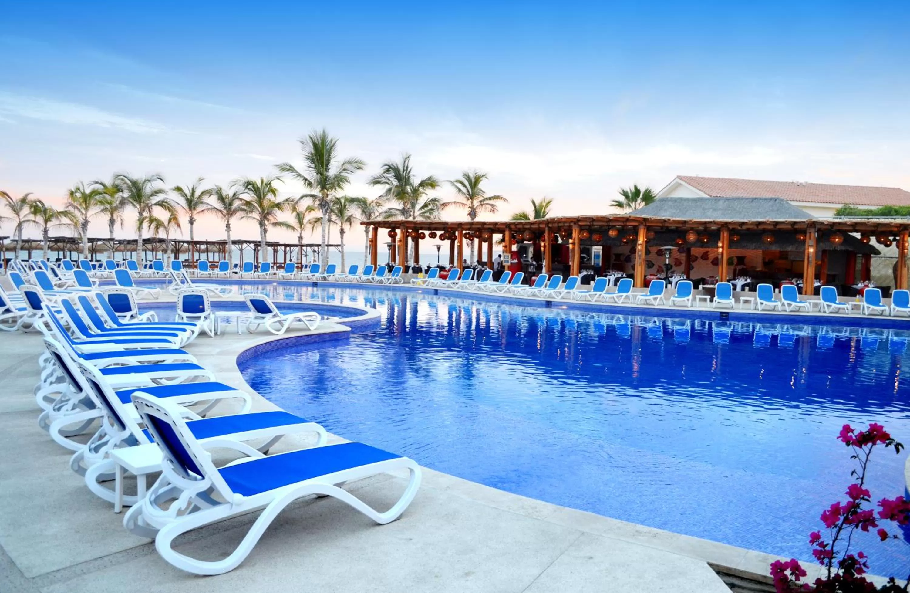 Day in Grand Decameron Los Cabos, A Trademark All-Inclusive Resort