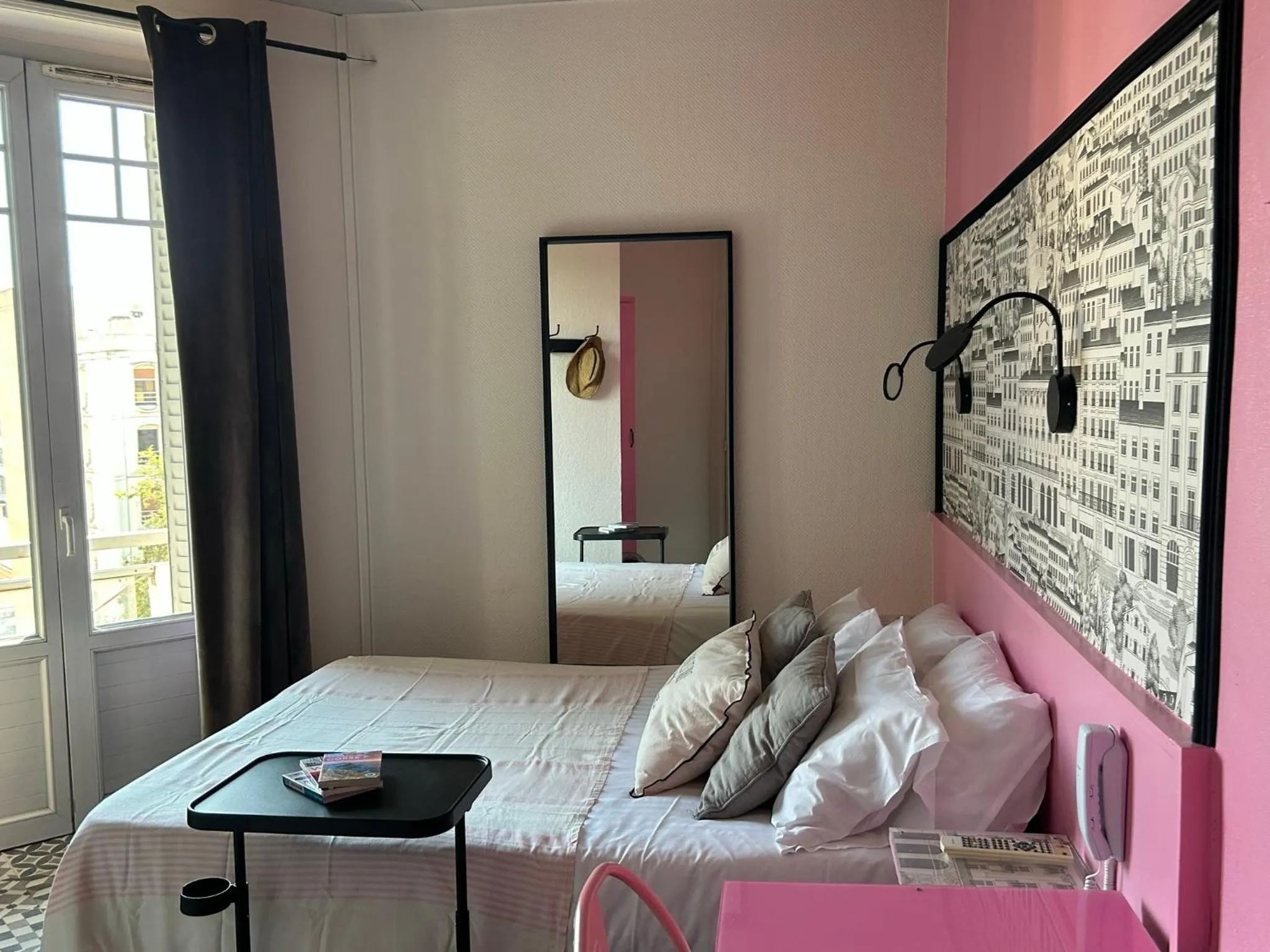 Bed in Hôtel de la Croix-Rousse