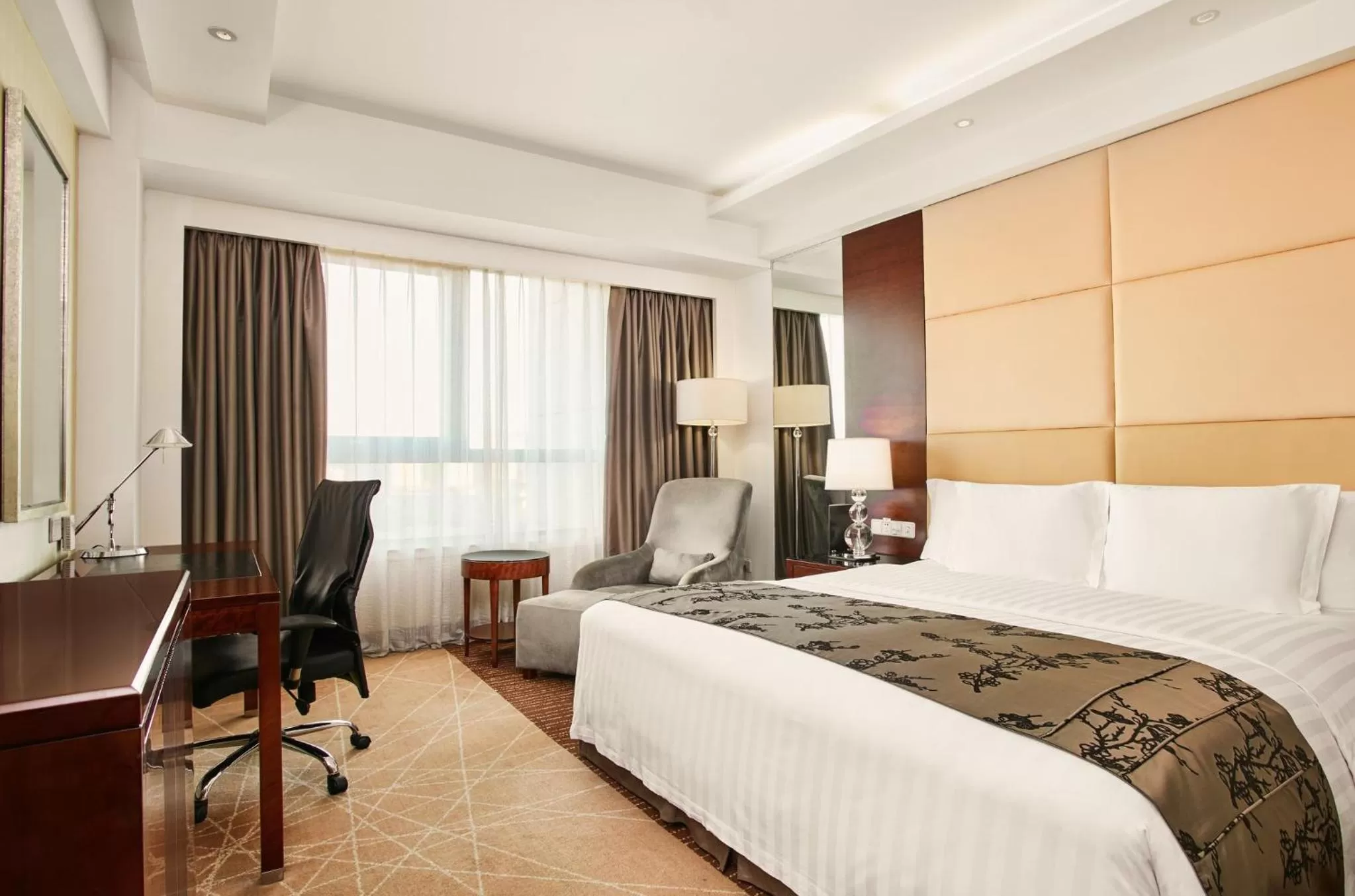 Photo of the whole room, Bed in Crowne Plaza Beijing International Airport by IHG