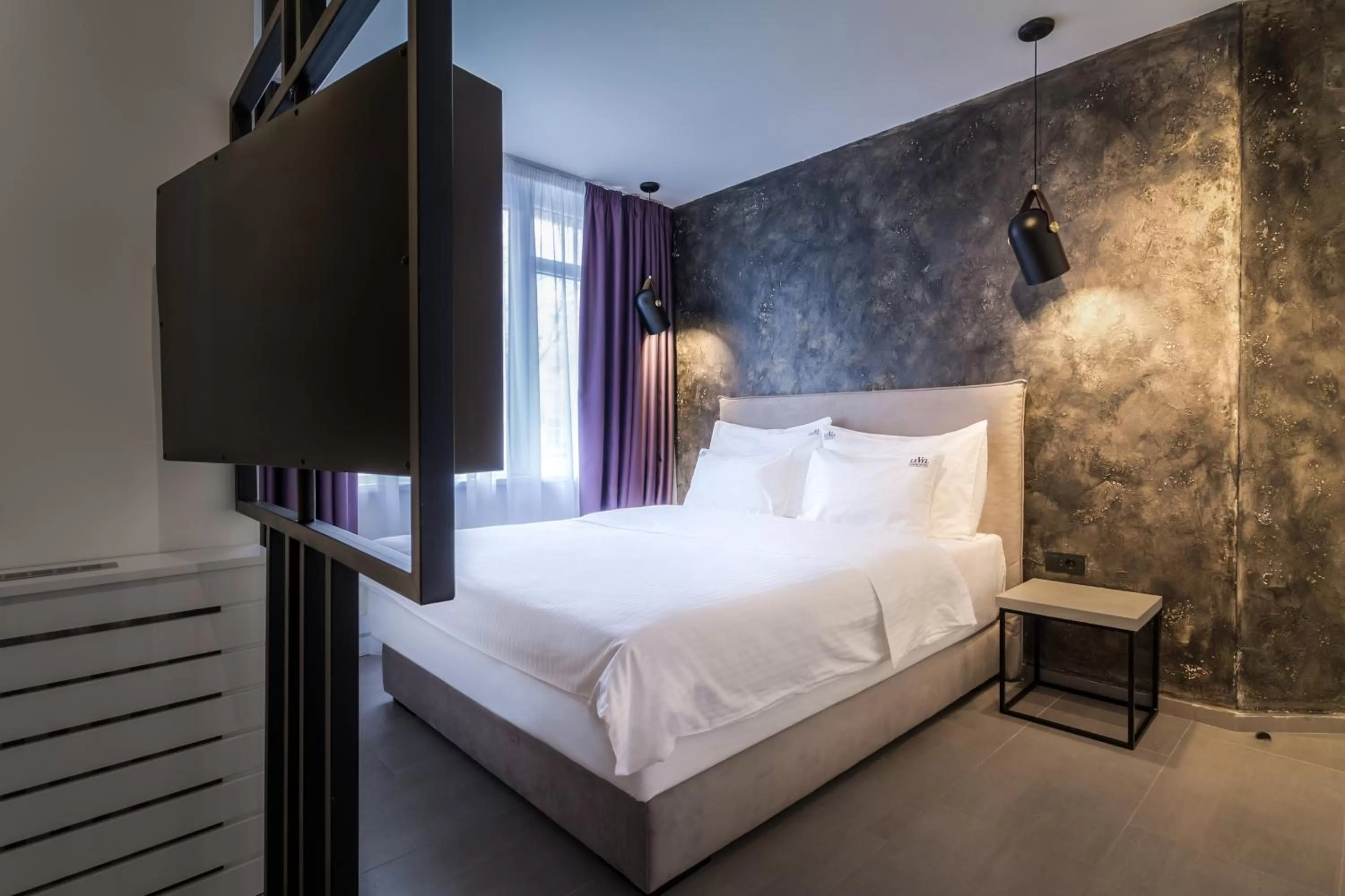 Bedroom, Bed in Level Luxury Suites