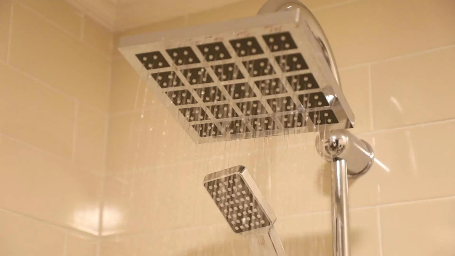 Bathroom in Golden Airport Hotel