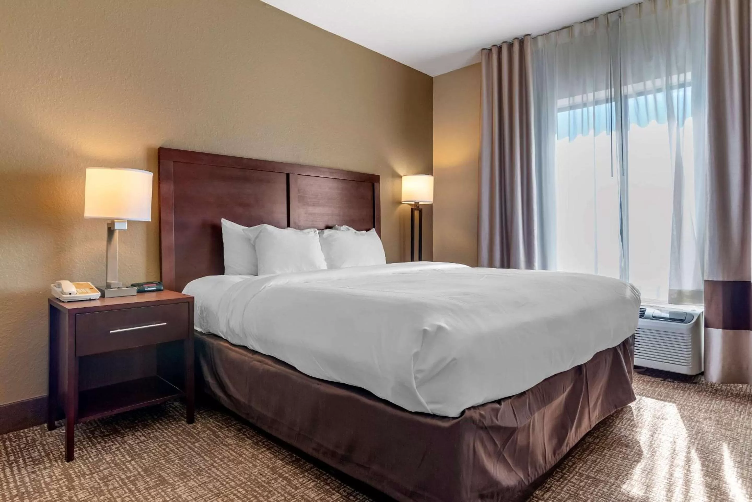 Photo of the whole room, Bed in Comfort Inn & Suites Clinton - Jackson West