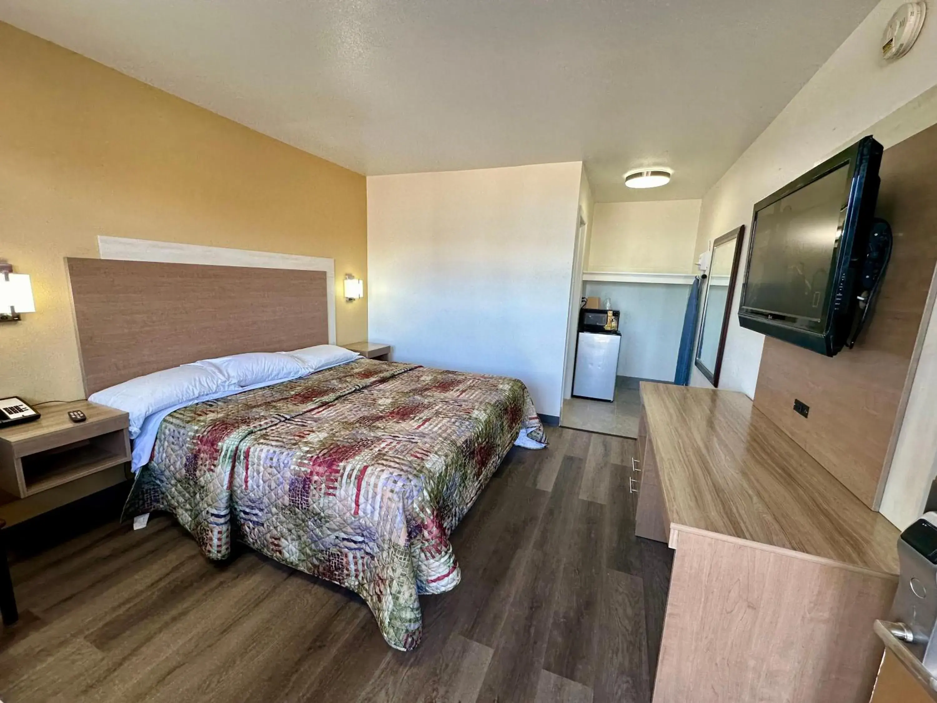 Double Room in Royal Inn and Suites Charlotte Airport Double Room in Royal Inn and Suites Charlotte Airport