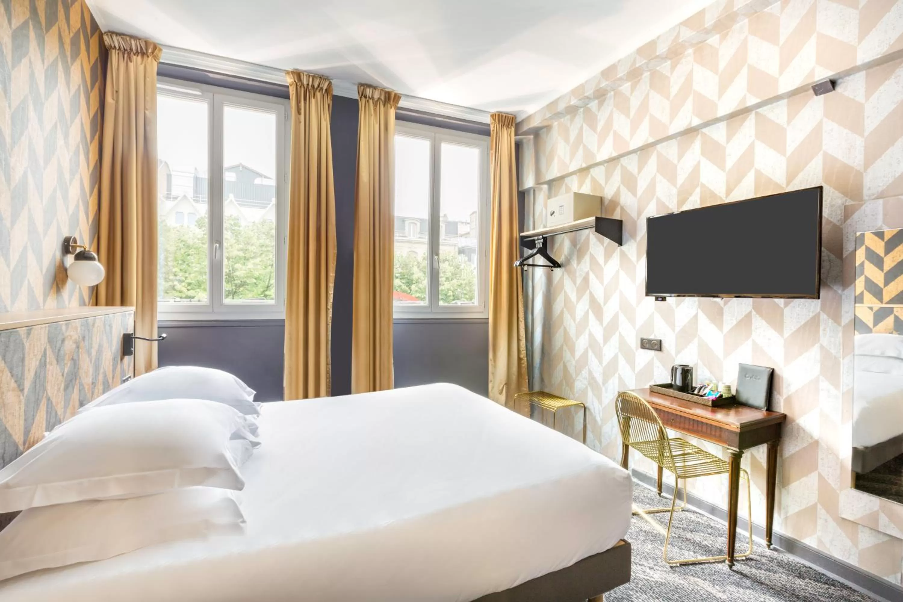 TV and multimedia, Bed in Best Western Hotel Centre Reims