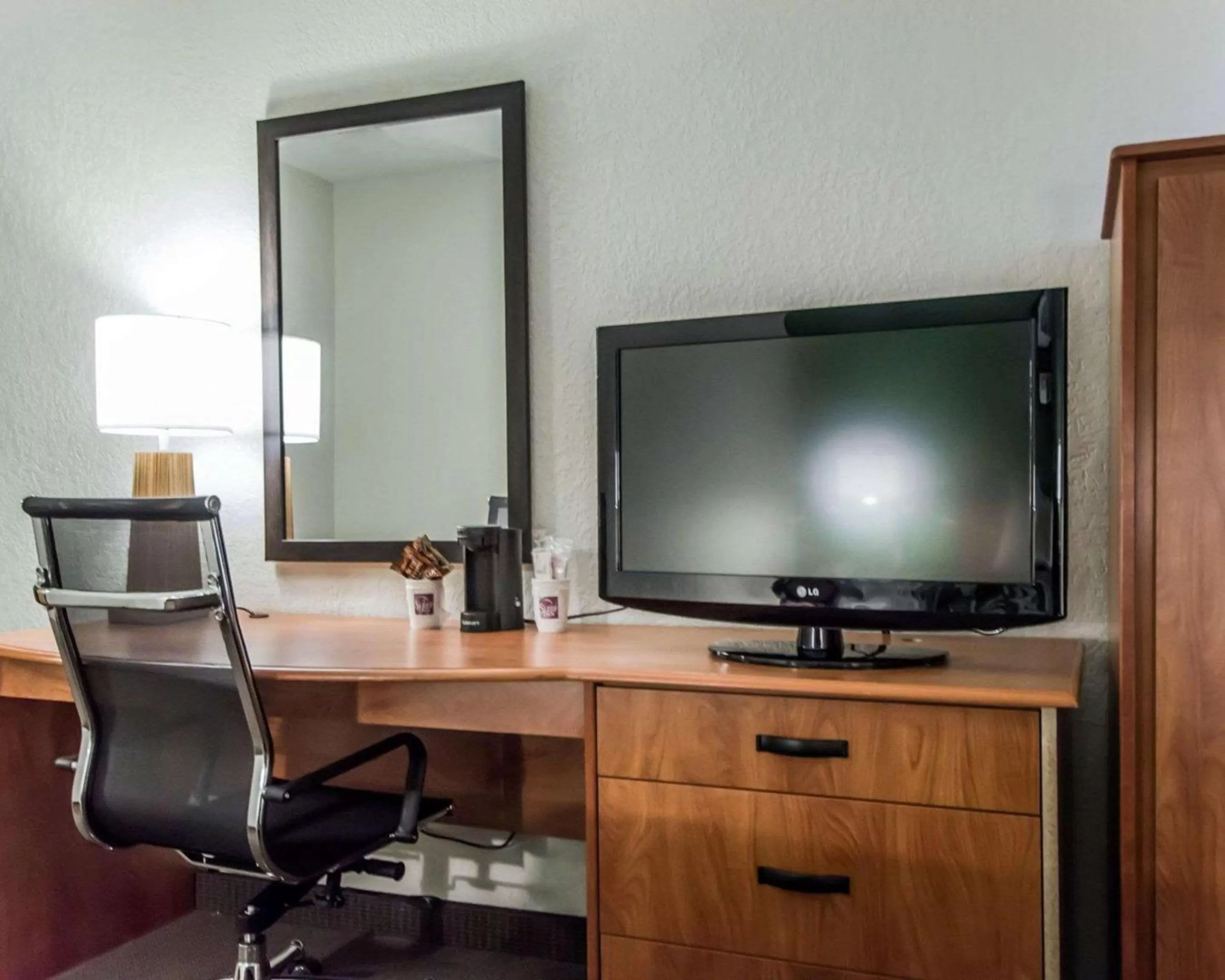 Photo of the whole room in Sleep Inn