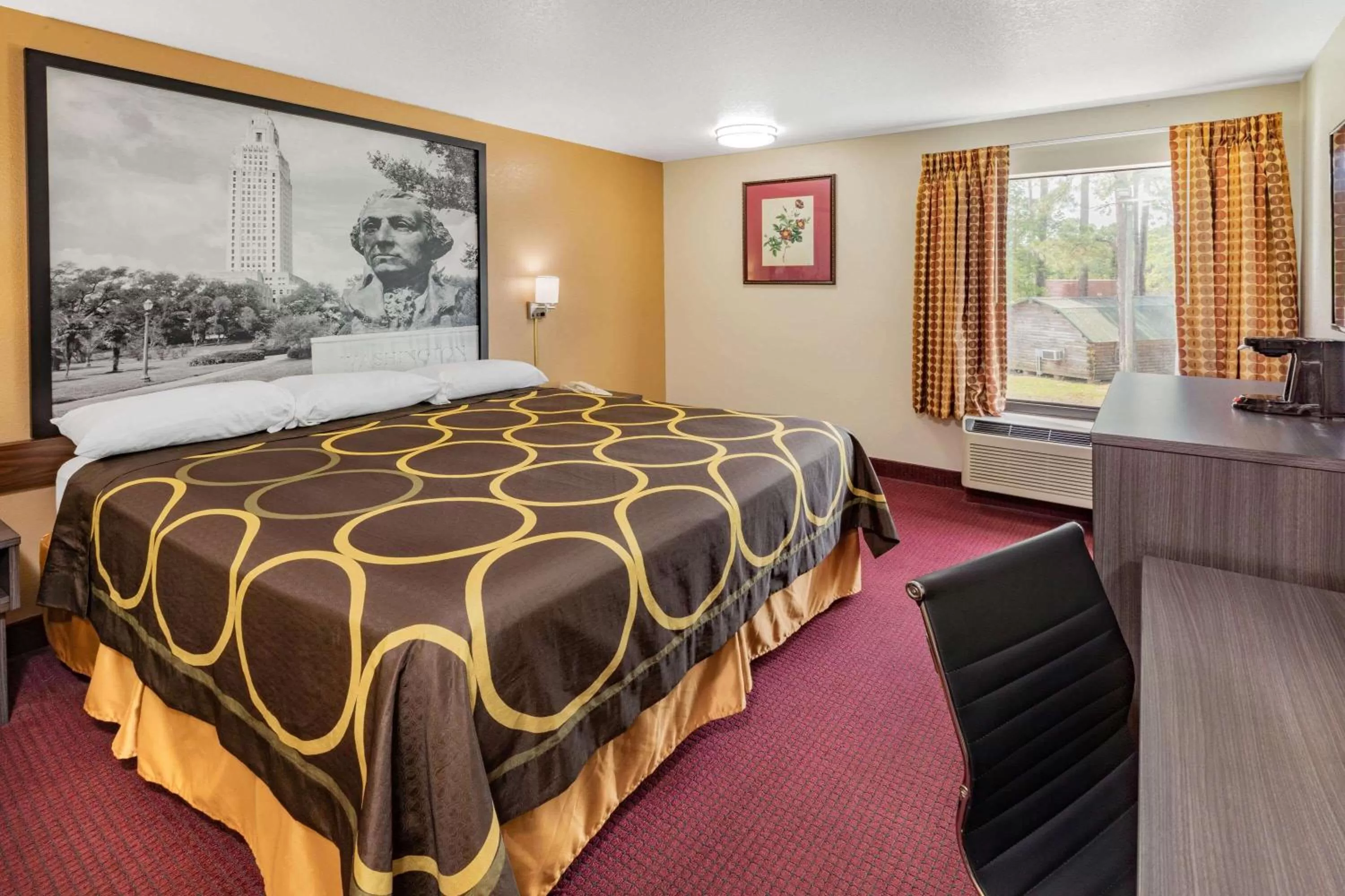 Bed in Super 8 by Wyndham Kinder/Coushatta near Casino