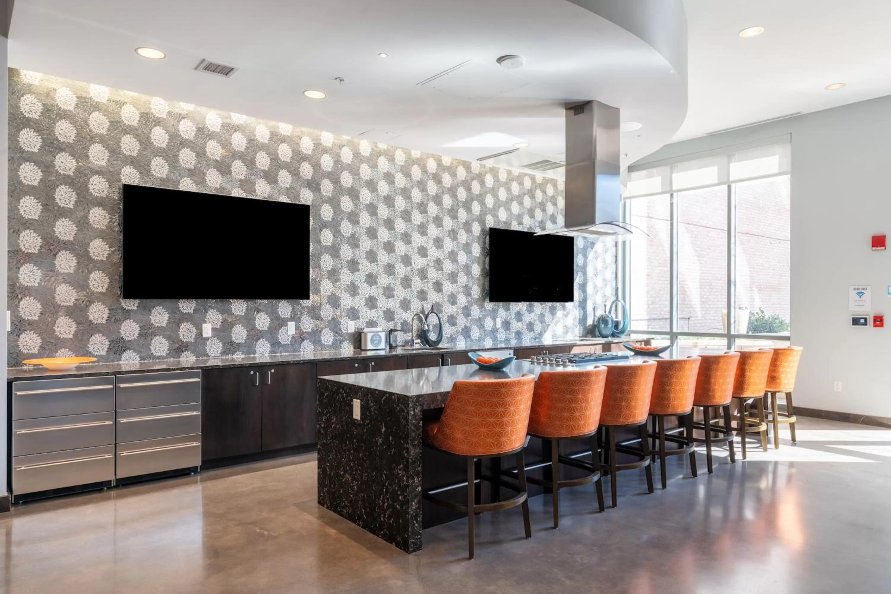 Lobby or reception, TV/Entertainment Center in Kasa Alexandria Washington