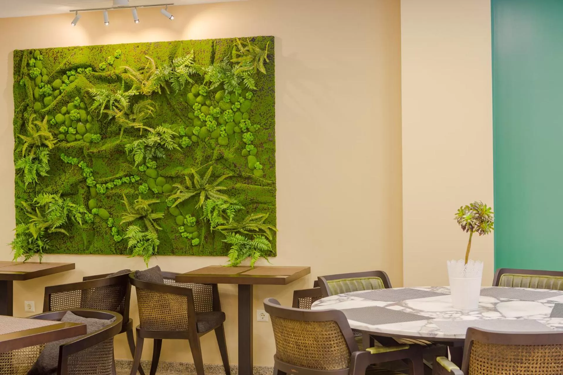 Restaurant/places to eat in Hotel BLOOM Batumi