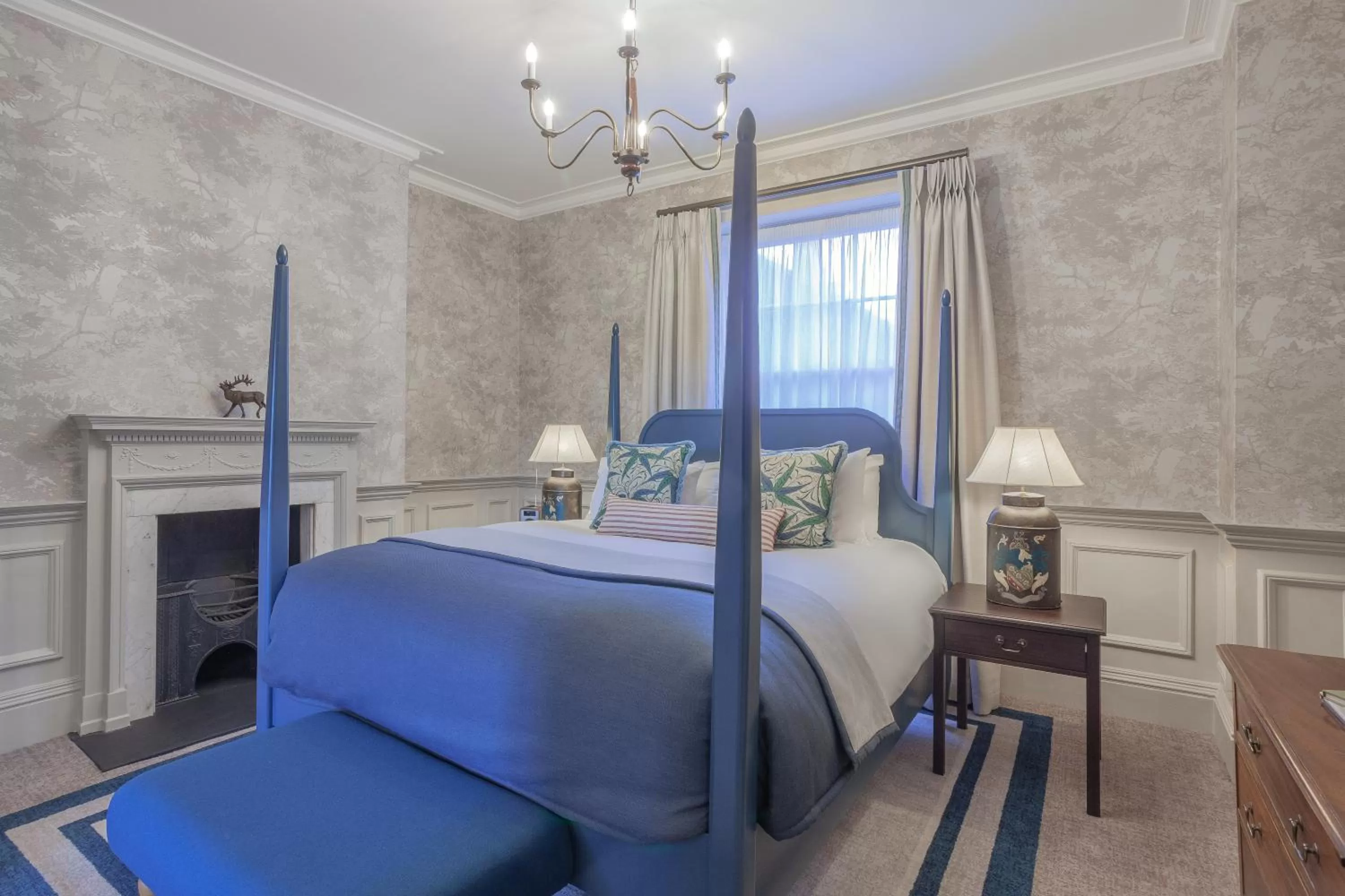 Bed in Richmond Hill Hotel