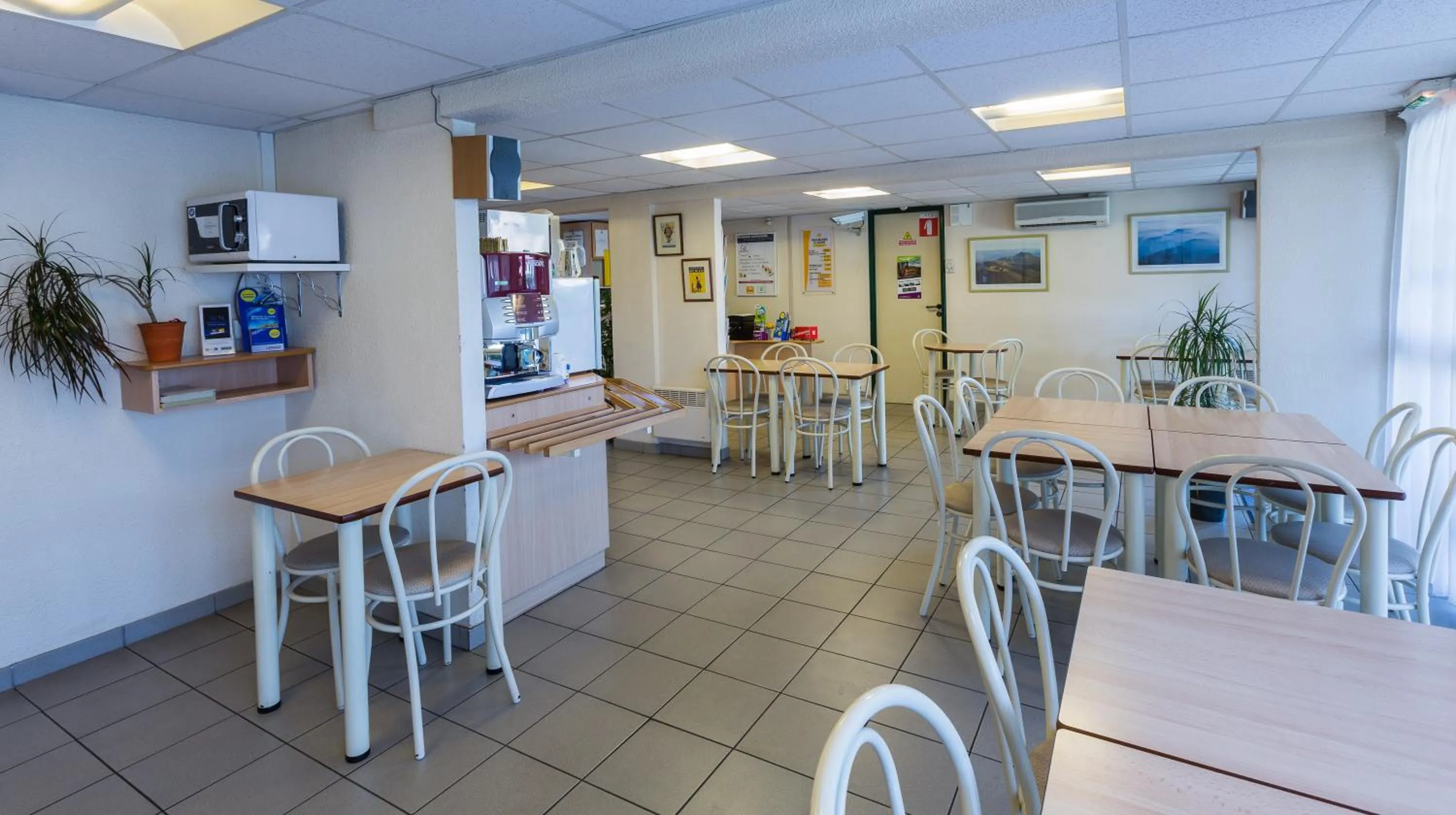 Restaurant/places to eat in Première Classe Clermont Ferrand Nord