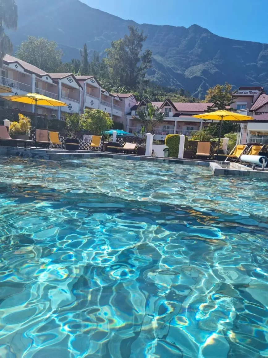 Property building, Swimming Pool in Hotel Des Neiges