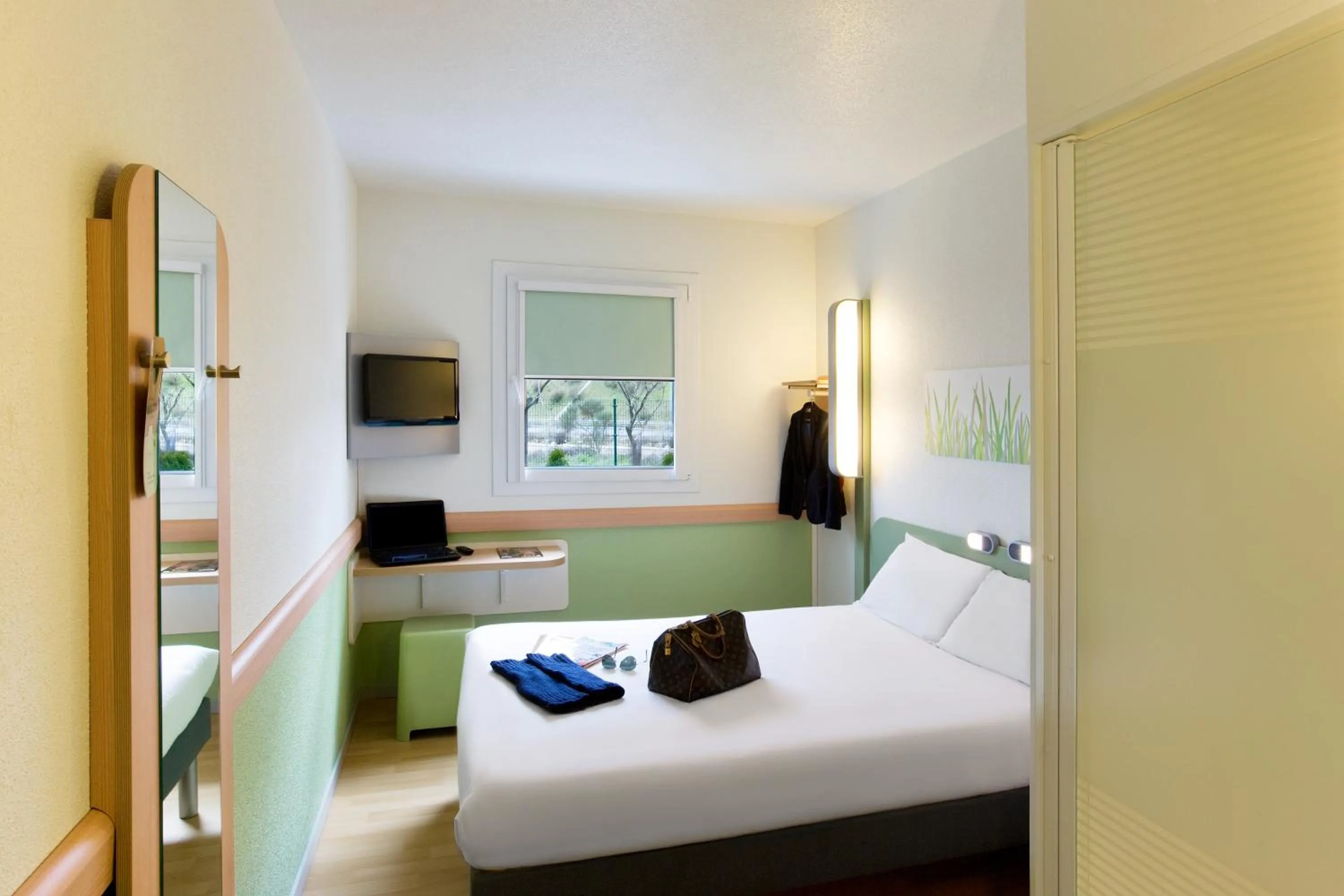 Photo of the whole room, Bed in Ibis Budget Madrid Getafe