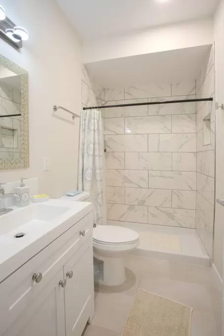Bathroom in Cute Studio With Large Balcony and Great Park View