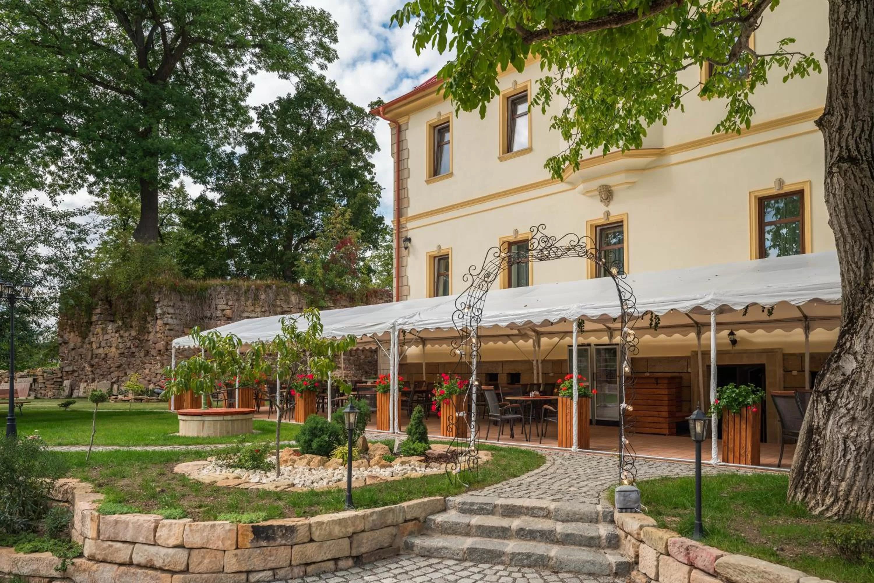 Restaurant/places to eat, Property Building in Villa Libosad