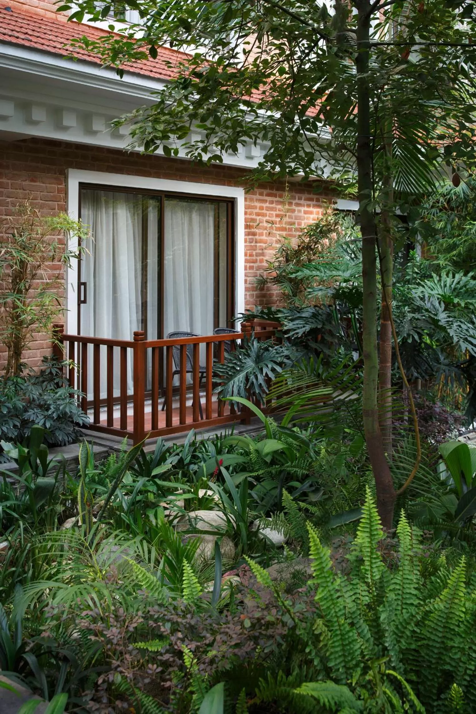 Garden in Hotel Thrive, A Tropical Courtyard