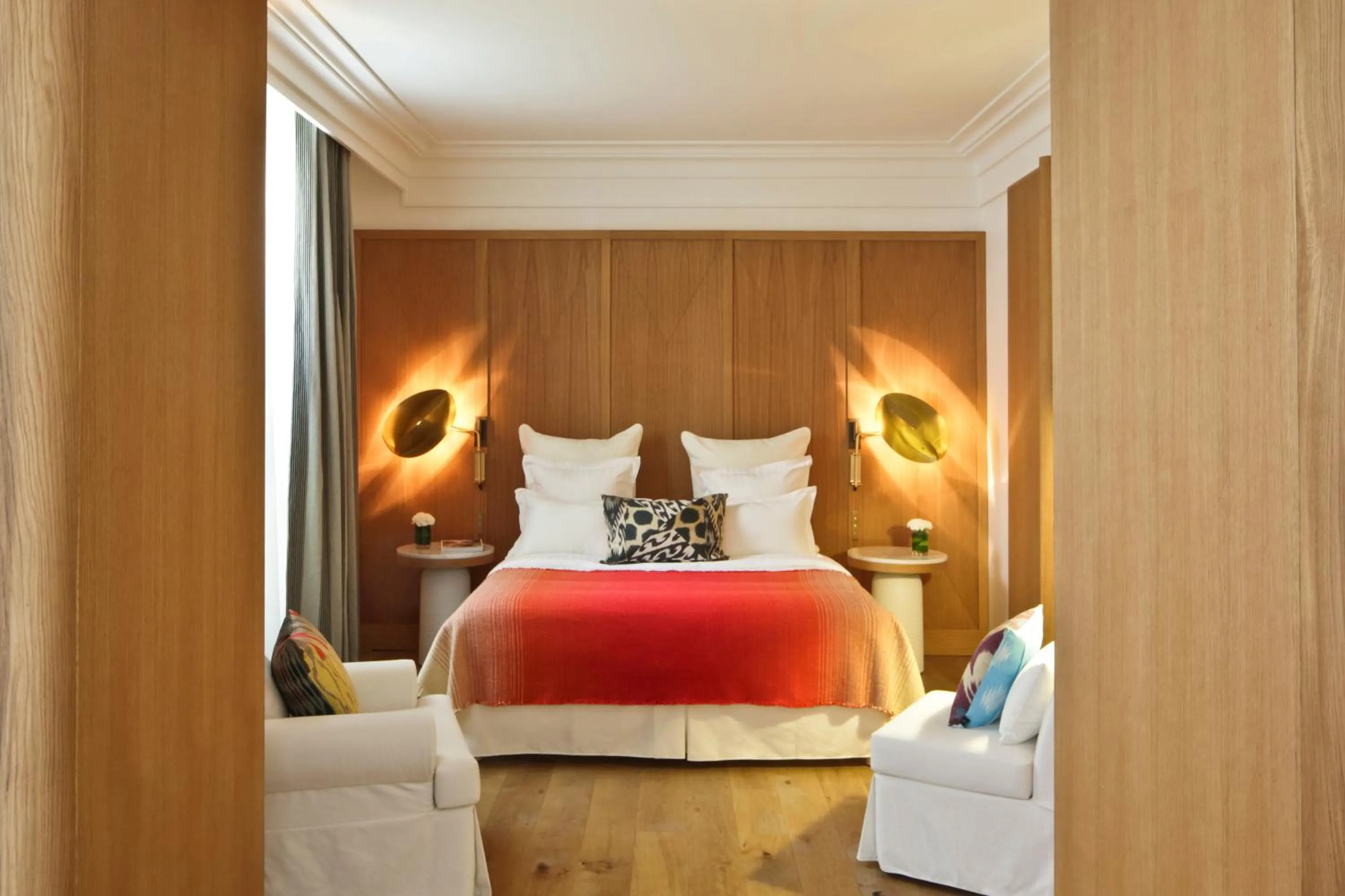 Bed in Hôtel Vernet Champs Elysées Paris