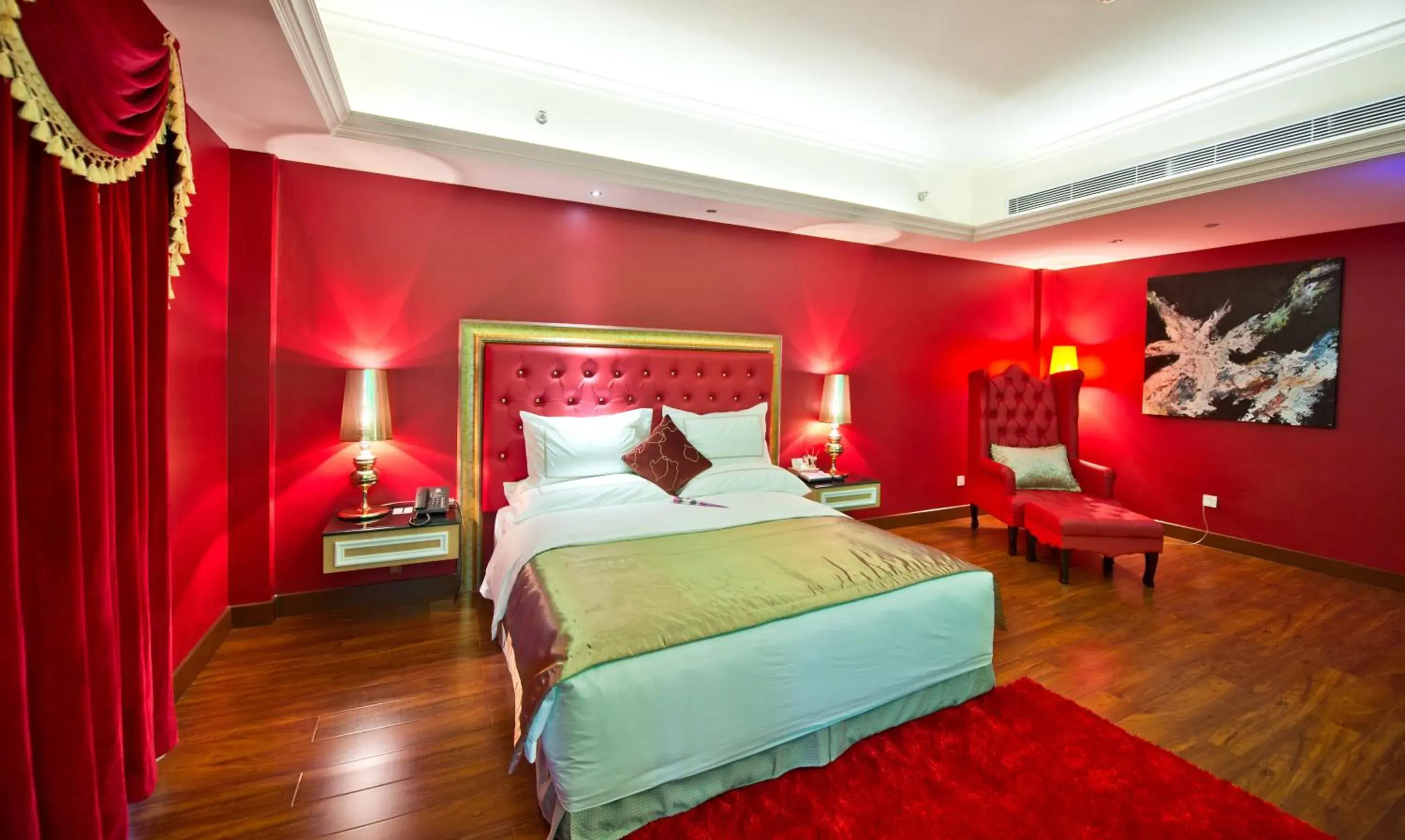 King Suite C in The Royal Pinnacle Hotel King Suite C in The Royal Pinnacle Hotel