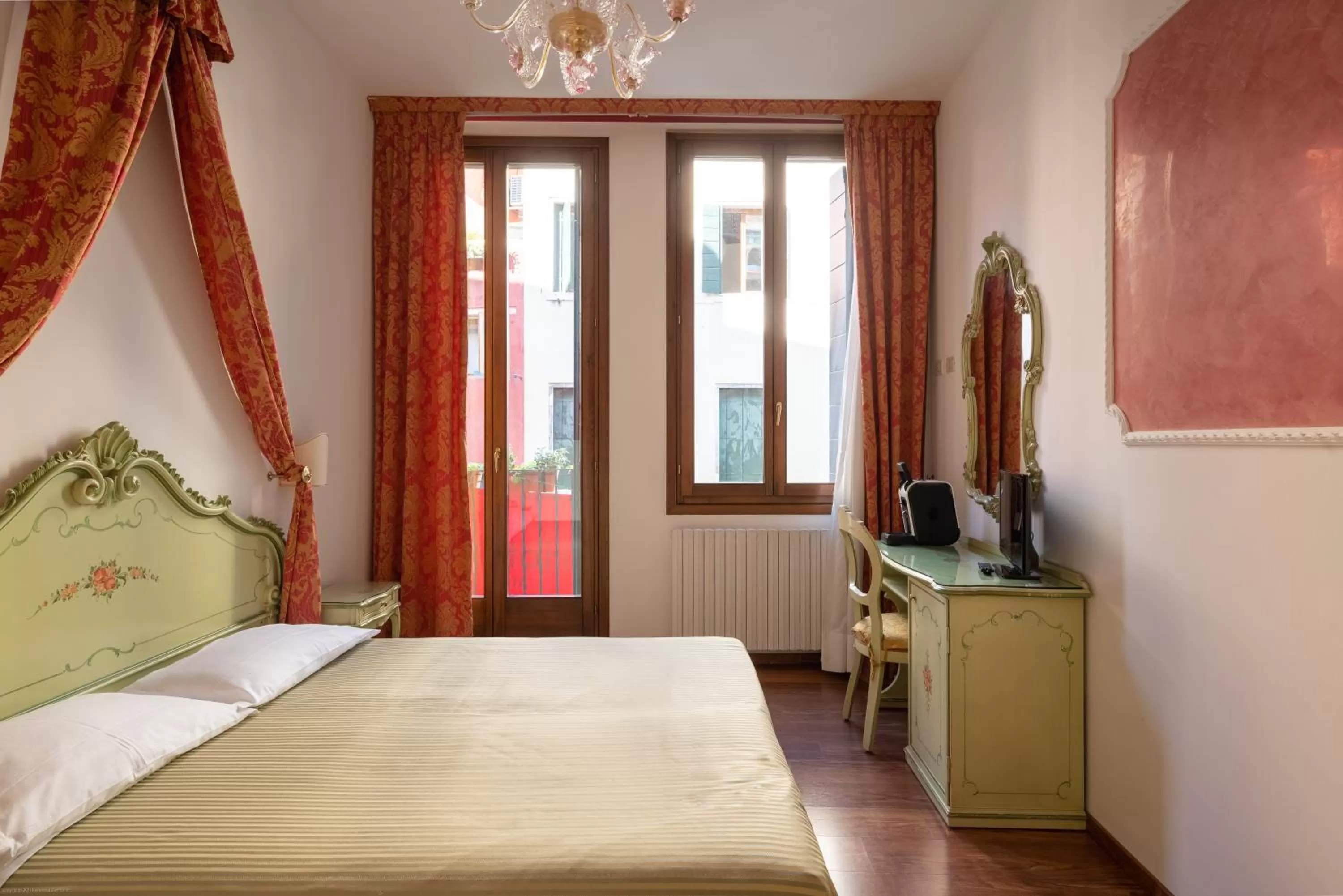 Photo of the whole room, Bed in Hotel al Sotoportego