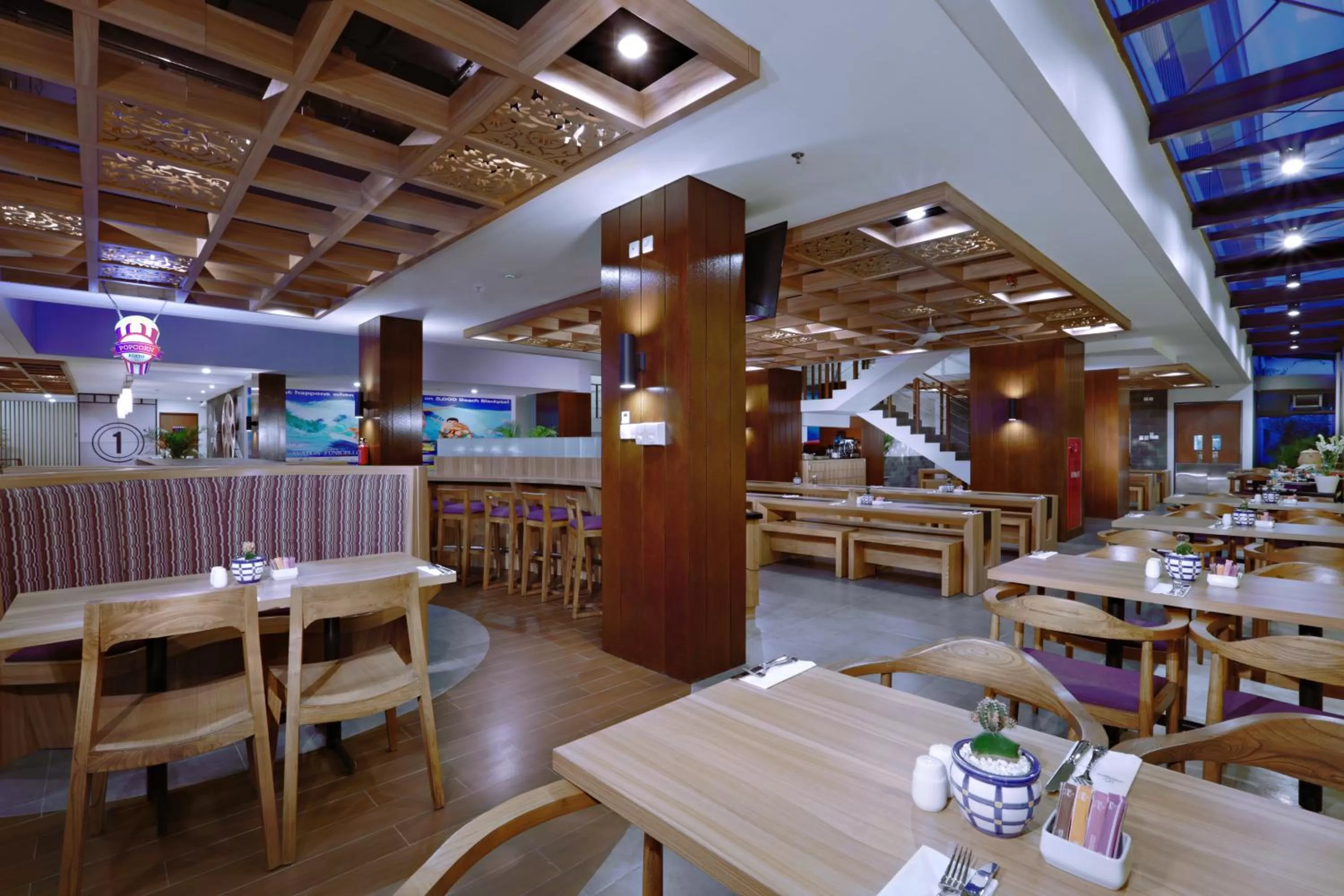 Restaurant/places to eat in Fame Hotel Sunset Road