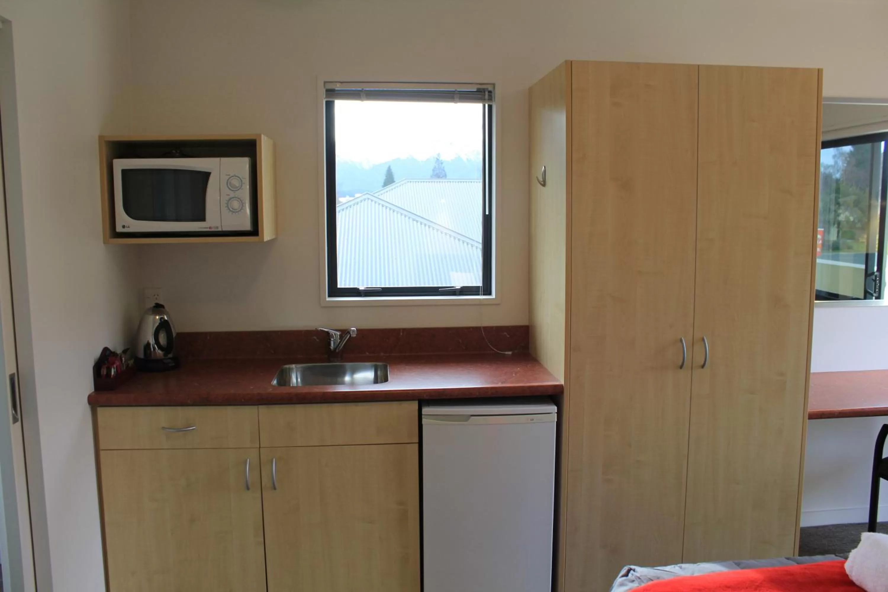 Kitchen or kitchenette in Bella Vista Motel Te Anau