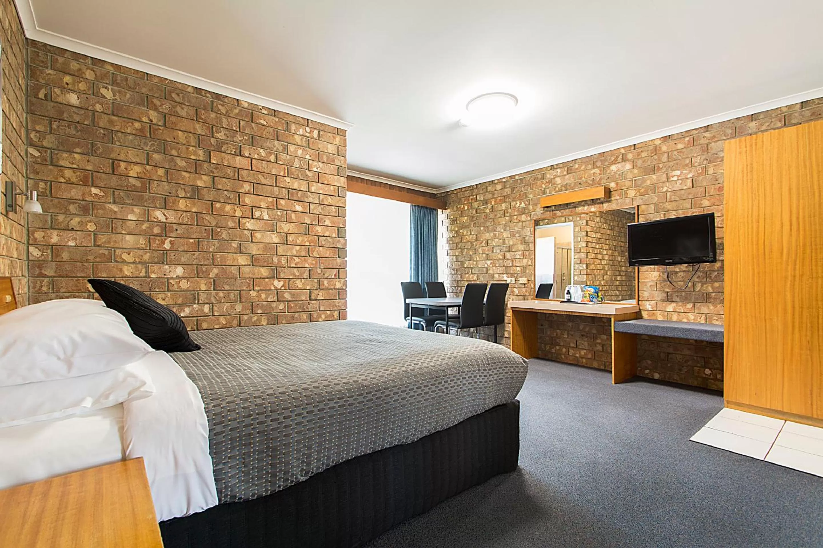 Bed in Citrus Valley Motel