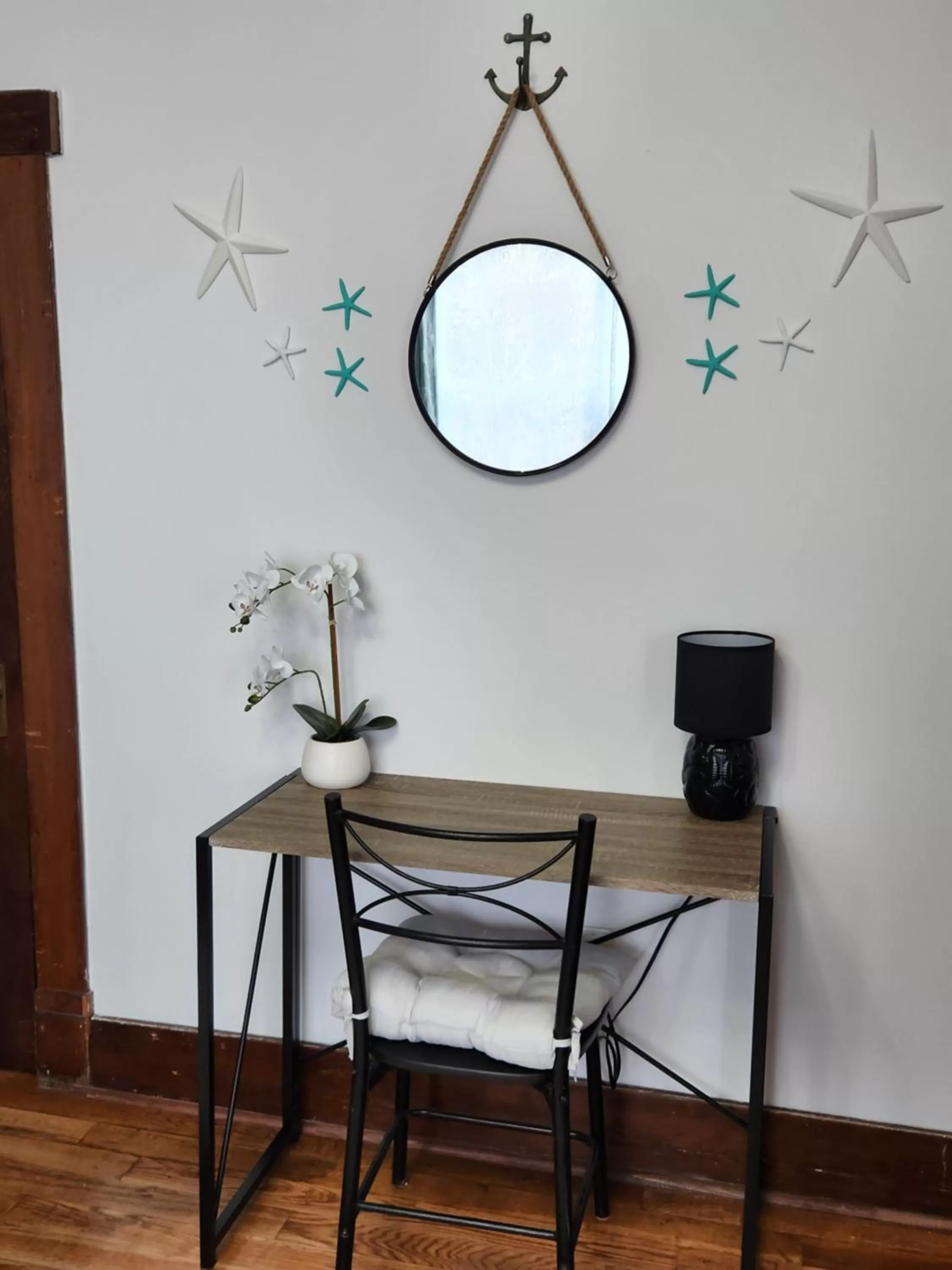 hair dresser, Dining Area in The Harbourside Inn & Cafe
