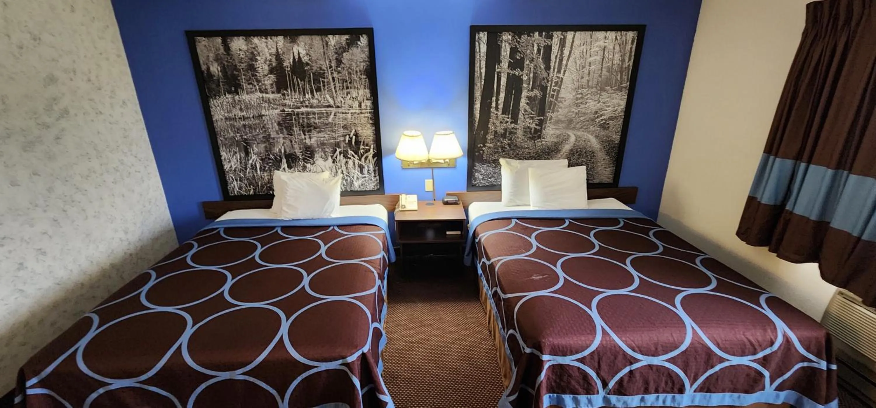 Super 8 by Wyndham Iron Mountain