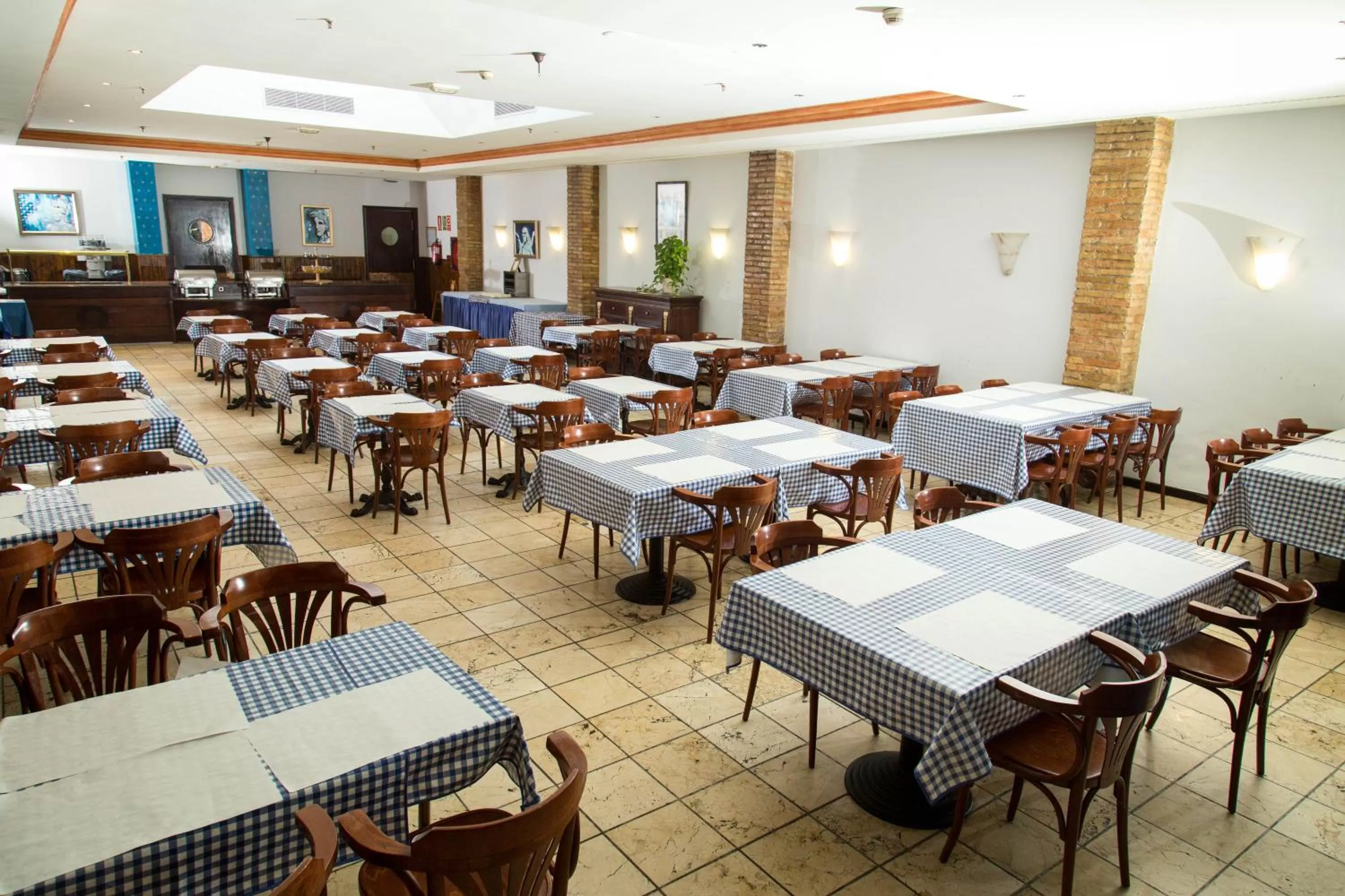 Restaurant/places to eat in Ramblas Hotel