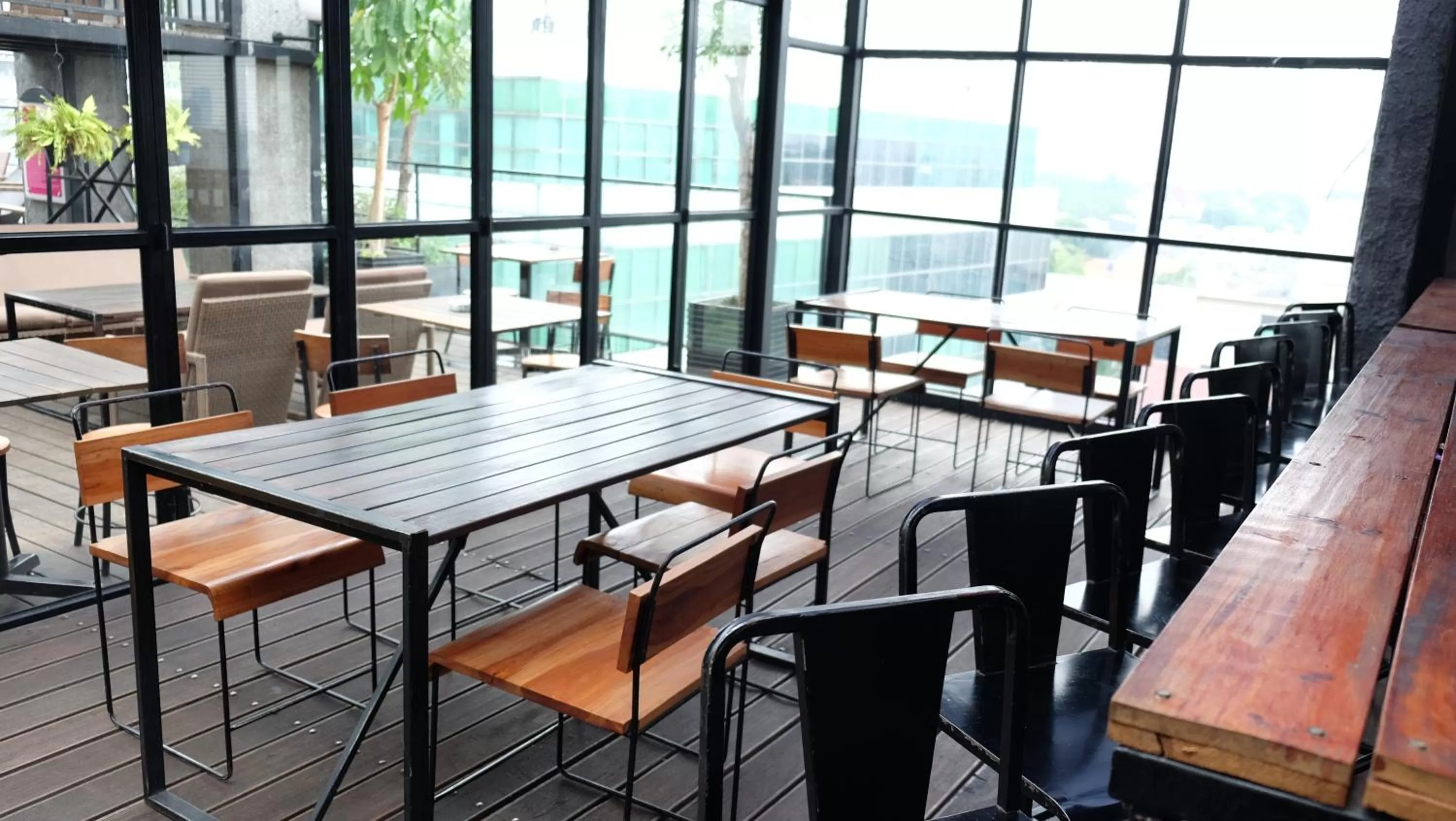 Restaurant/places to eat in Liberta Hotel Kemang