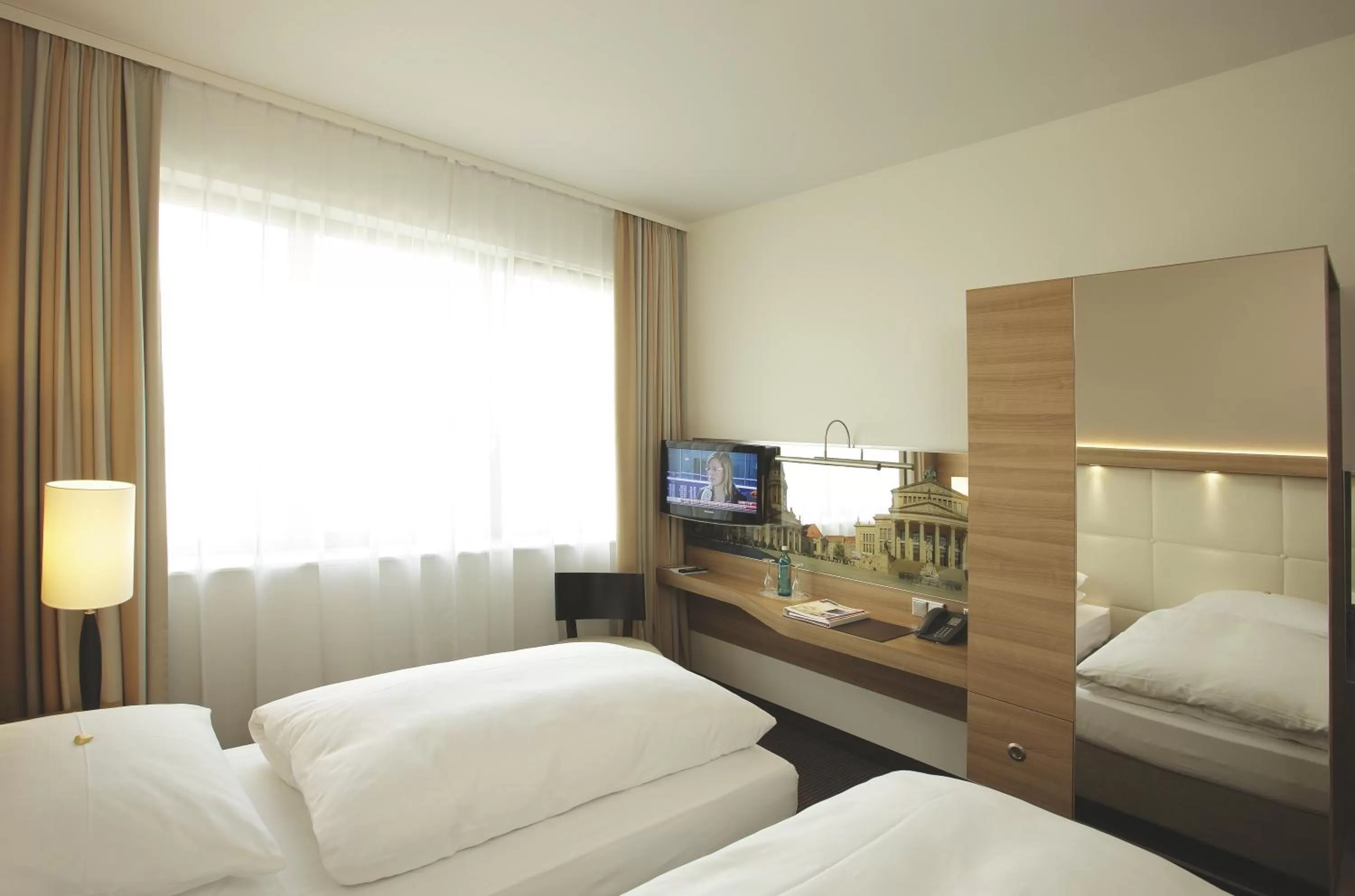 Bed in H4 Hotel Berlin Alexanderplatz