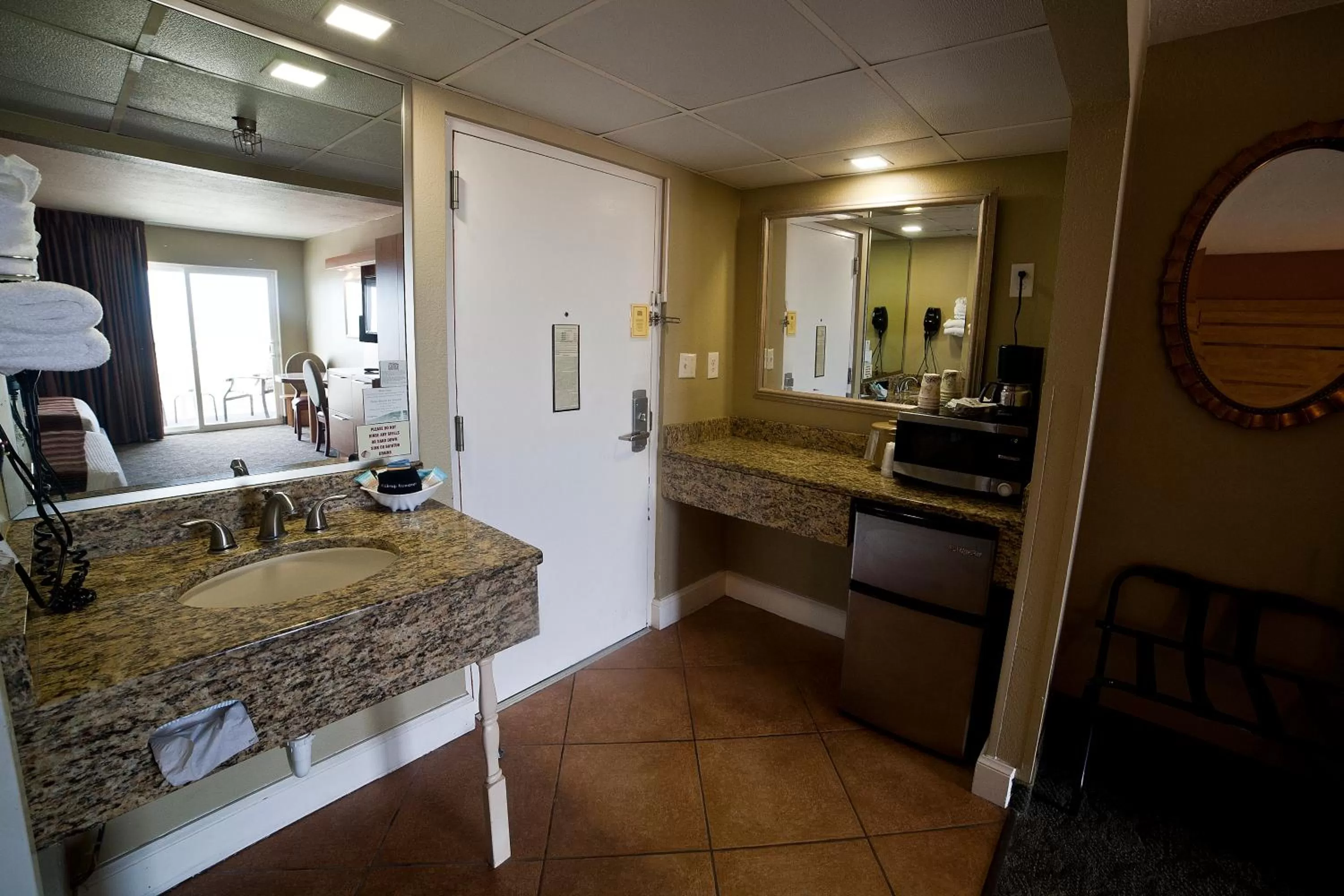 Coffee/tea facilities in DeSoto Beach Hotel