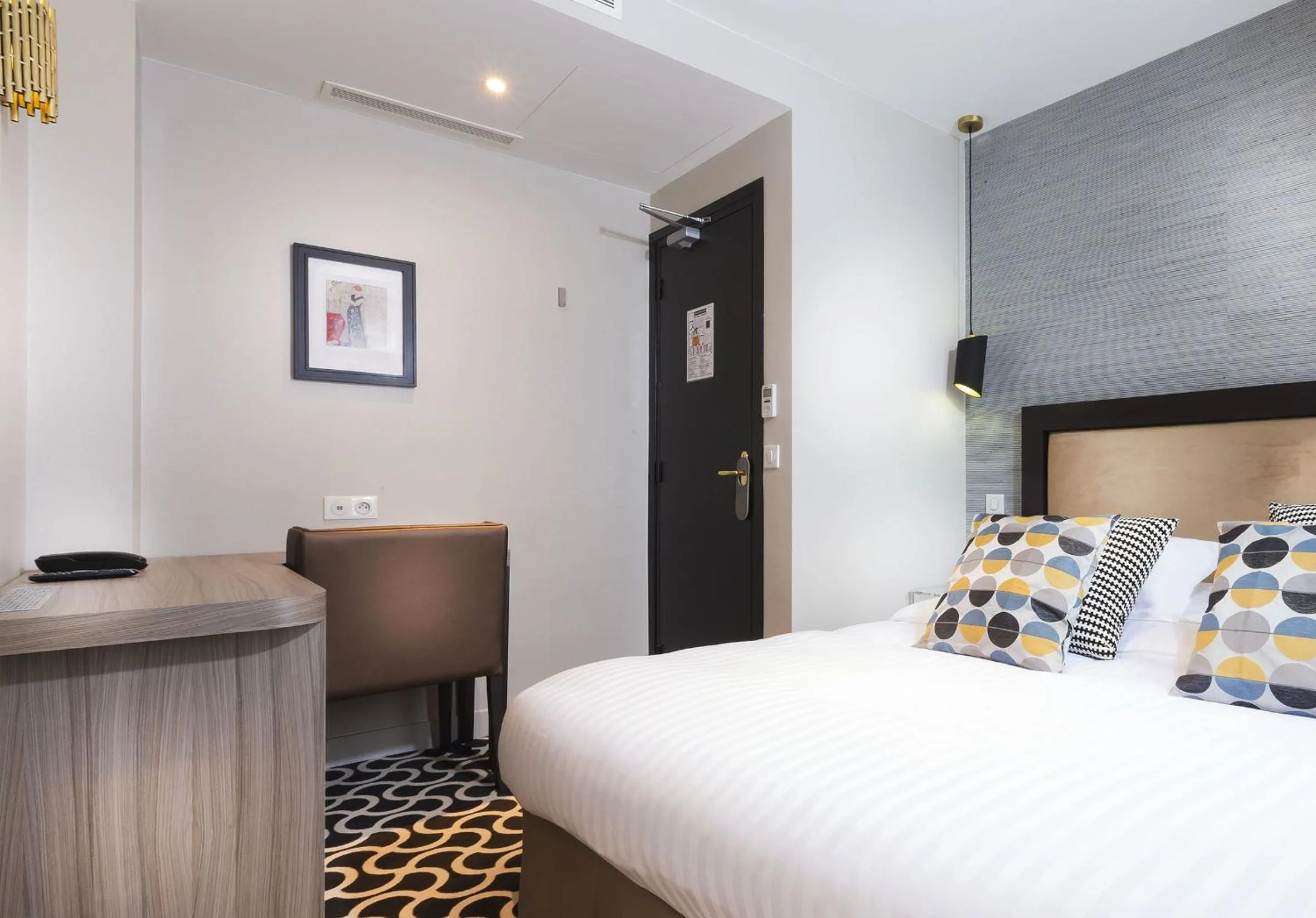 Bedroom, Bed in Hôtel International Paris