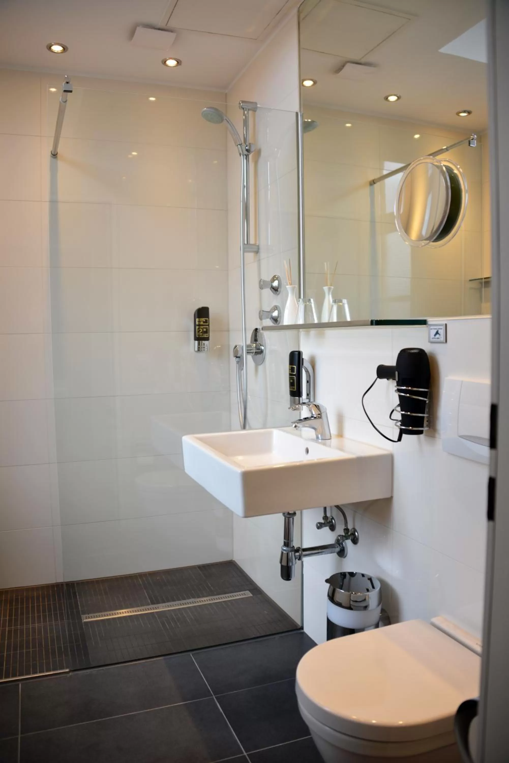 Bathroom in Arthotel Munich