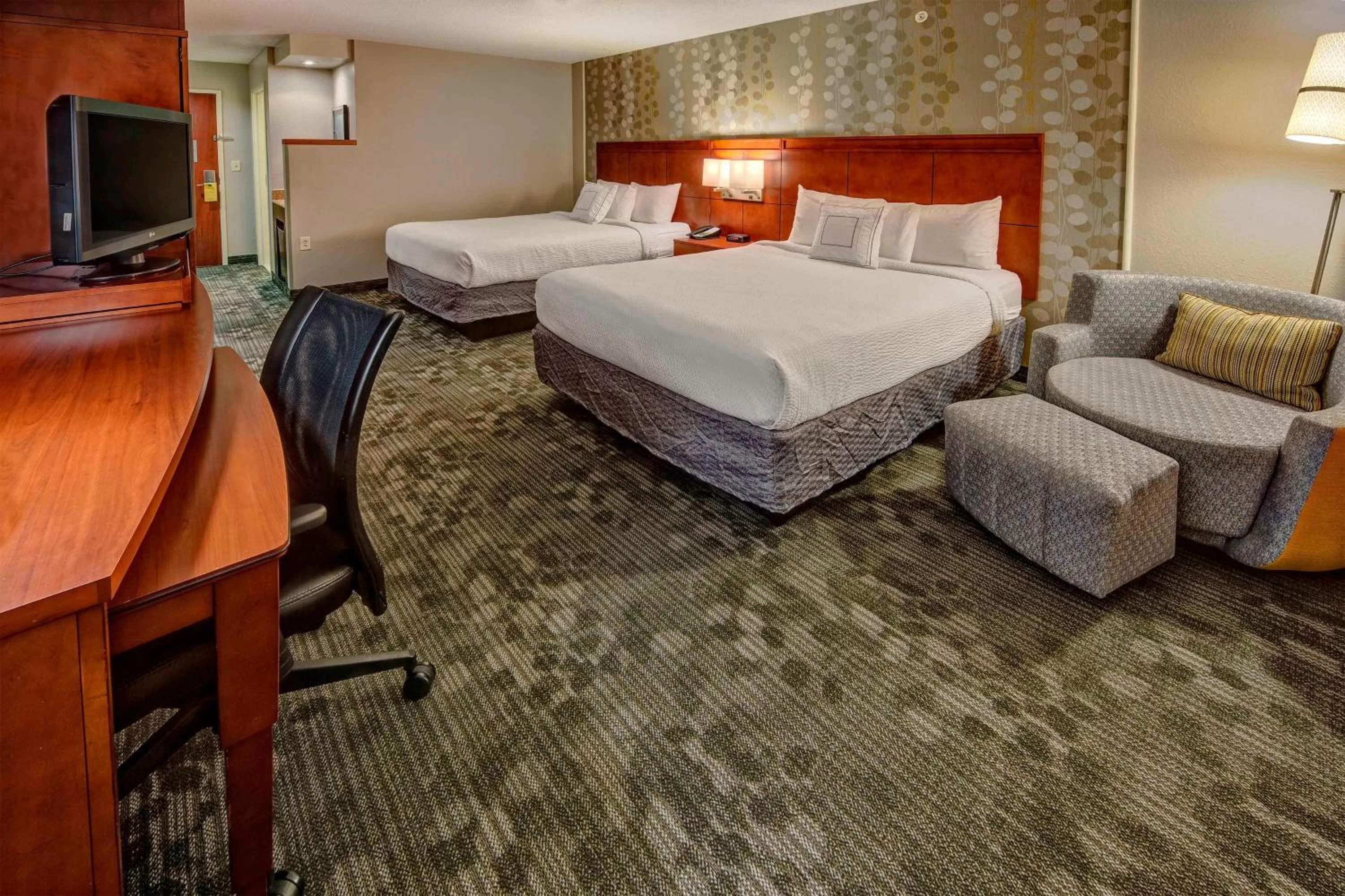 Queen Room with Two Queen Beds - Hearing Accessible in Courtyard by Marriott Alexandria