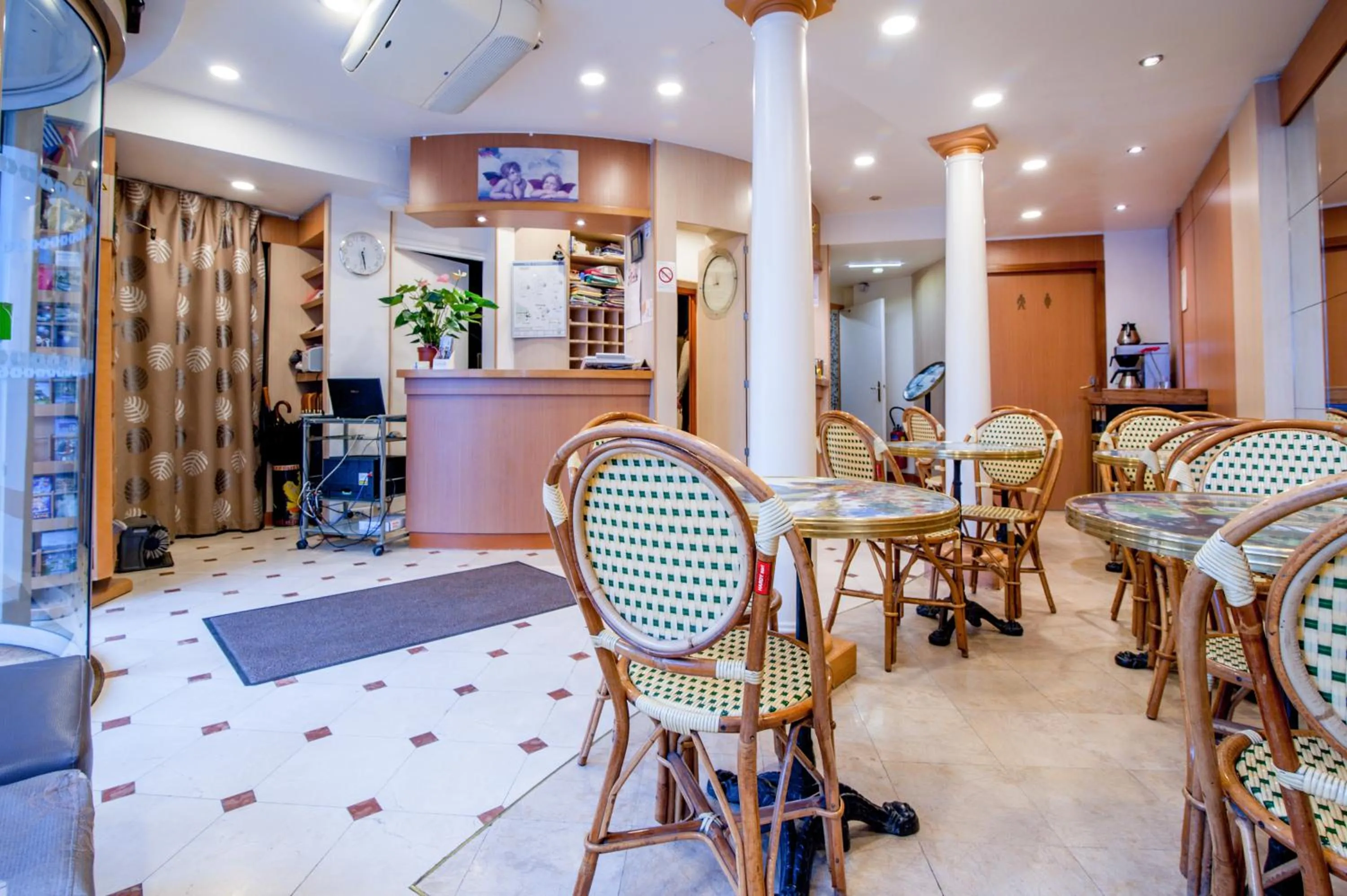 Restaurant/places to eat in Grand Hôtel du Bel Air