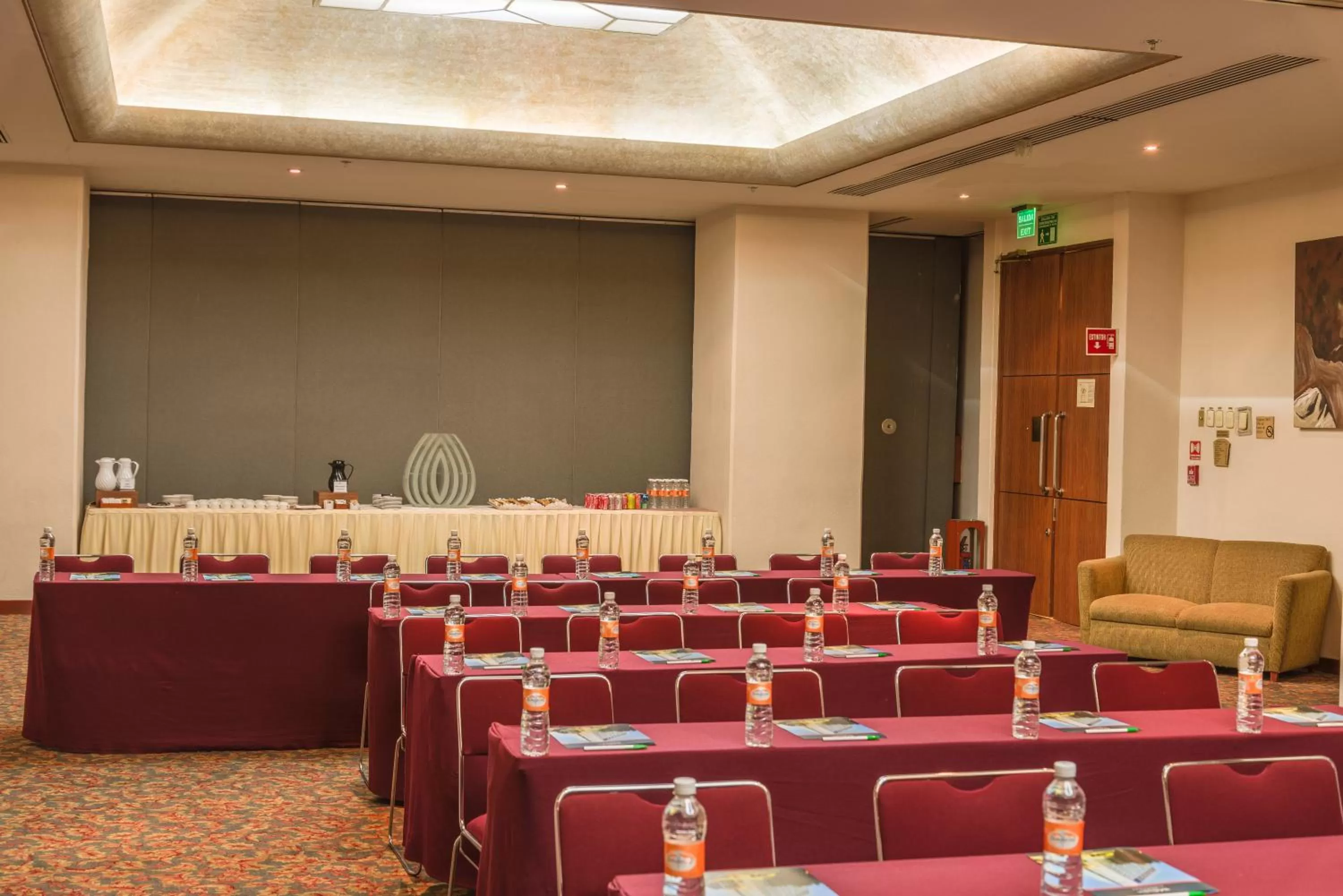 Meeting/conference room in Holiday Inn Guadalajara Select by IHG