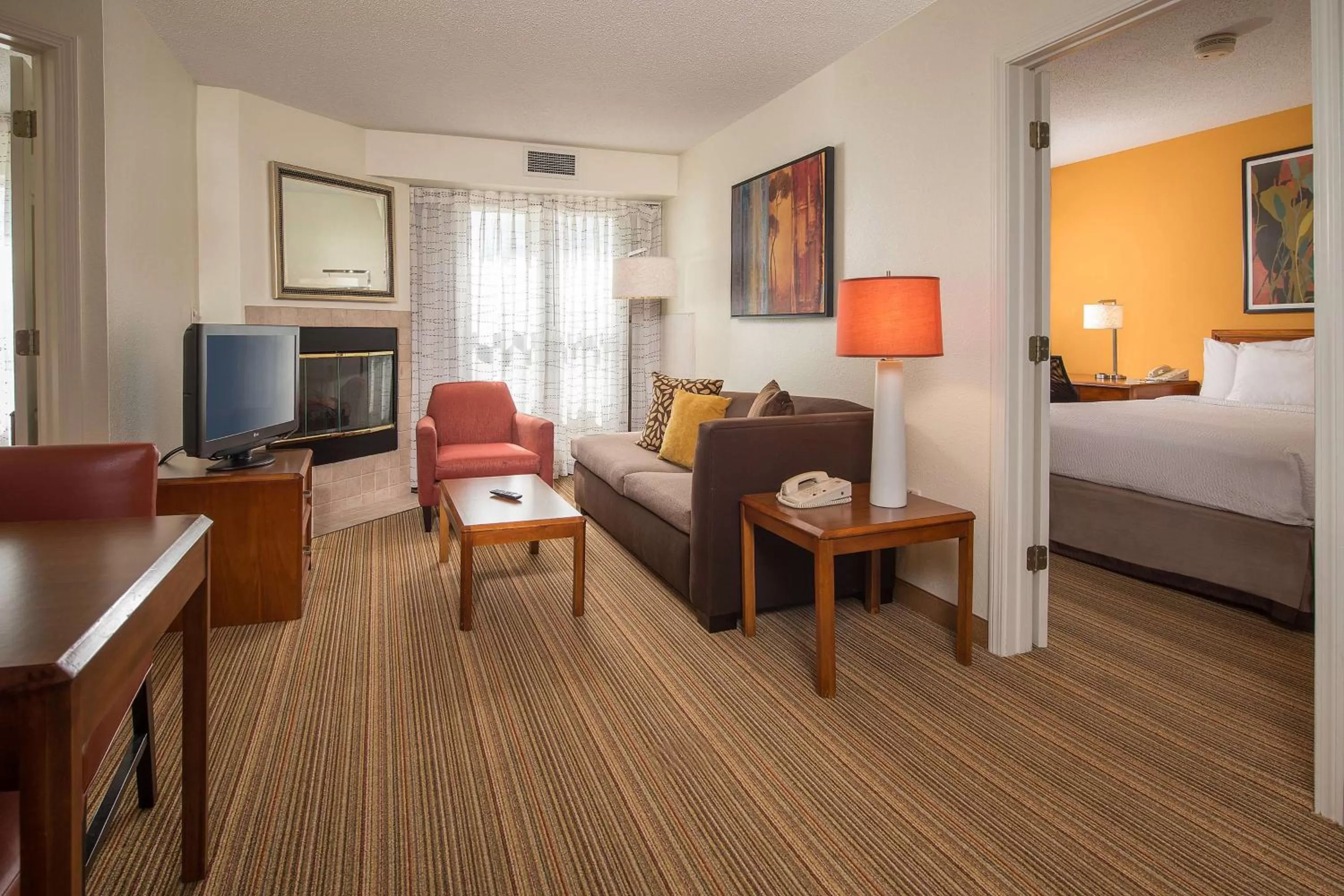 Living room in Sonesta ES Suites Charleston