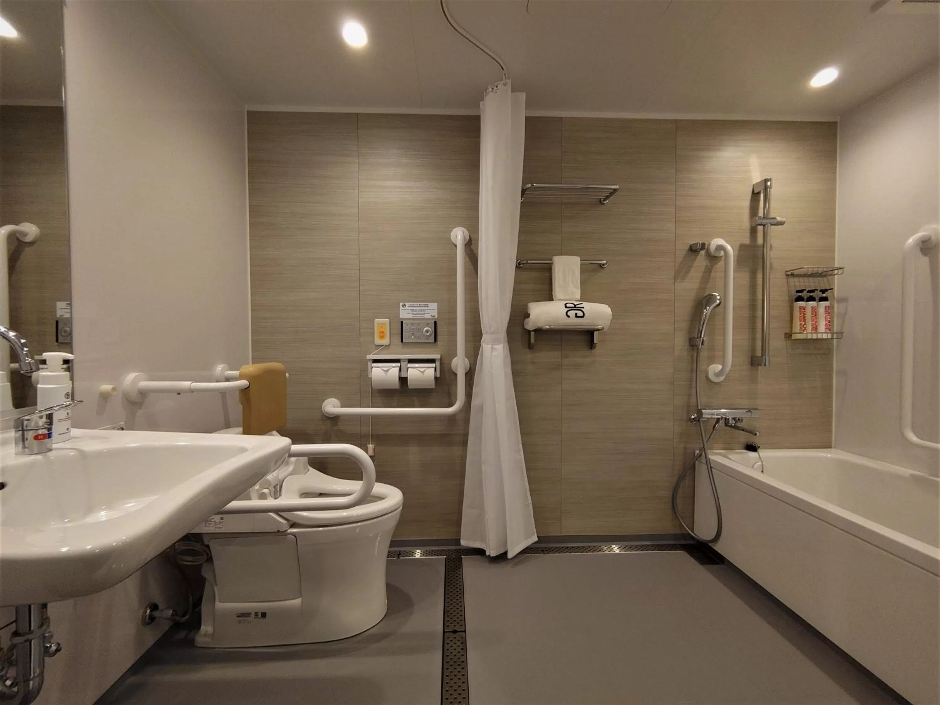 Bathroom in Green Rich Hotel Matsue Station Across - Artificial hot spring Futamata Yunohana