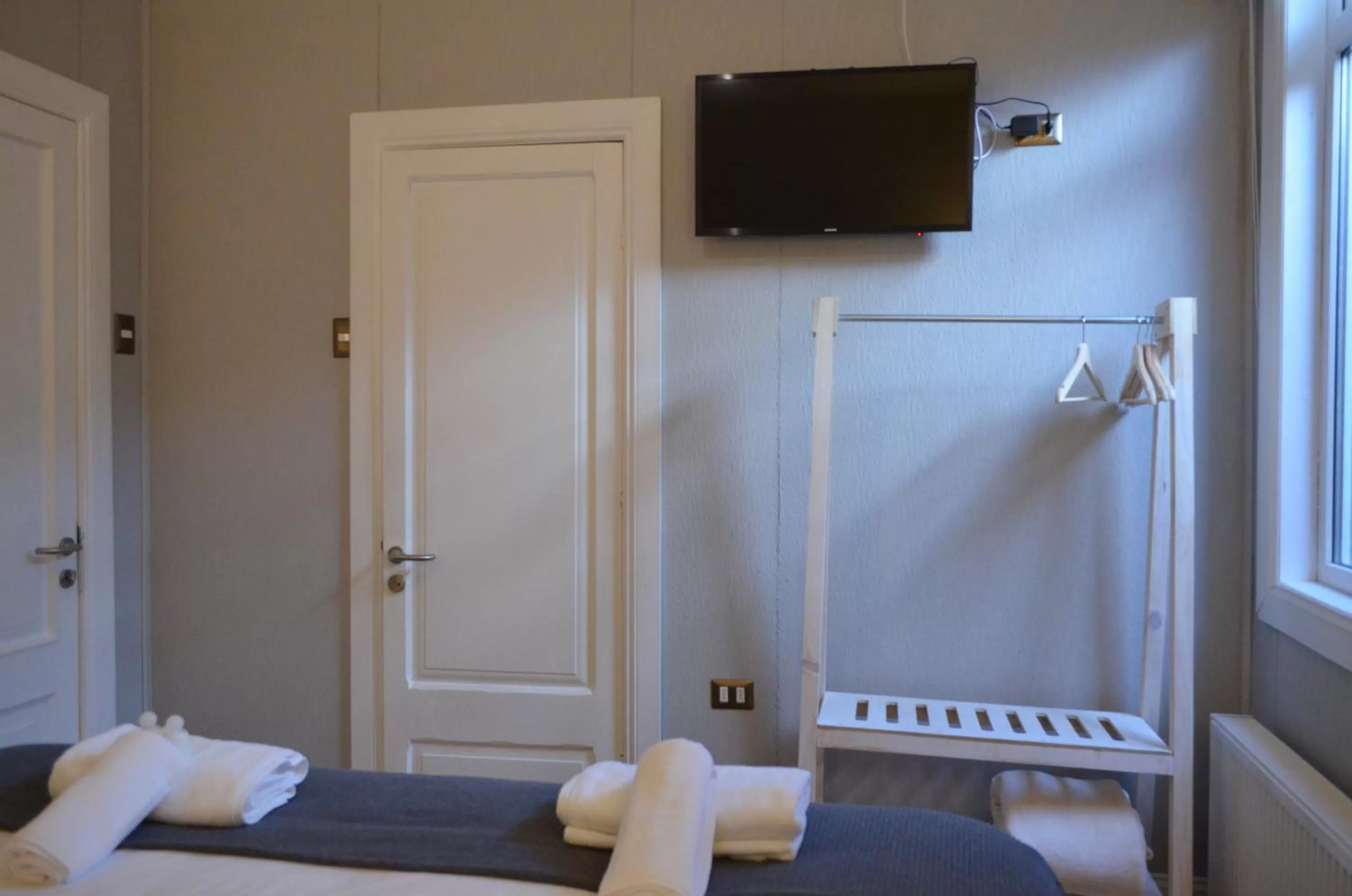 TV and multimedia, TV/Entertainment Center in Hostal Boutique Puerta Roja