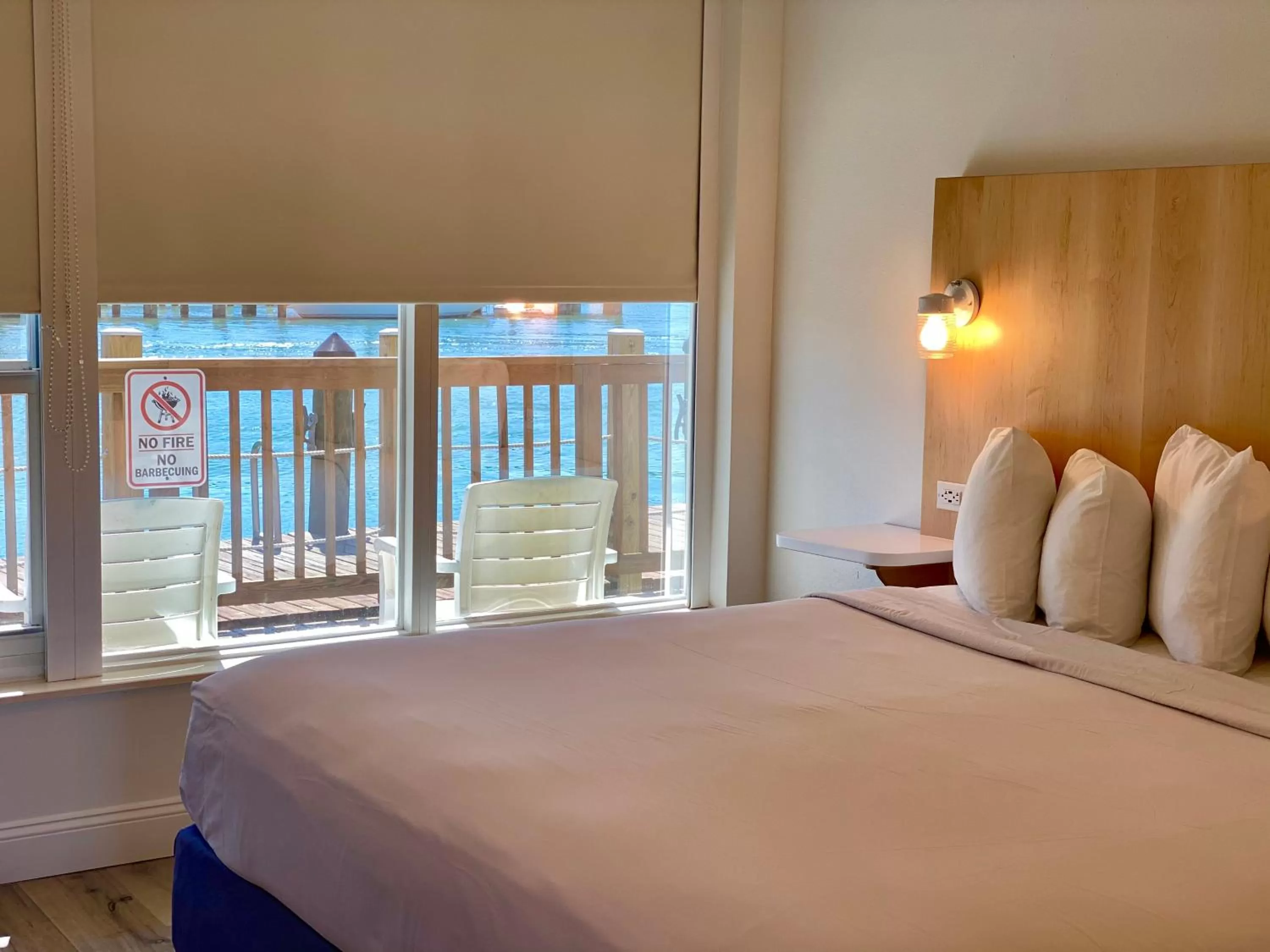 Sea view, Bed in Gilbert's Resort