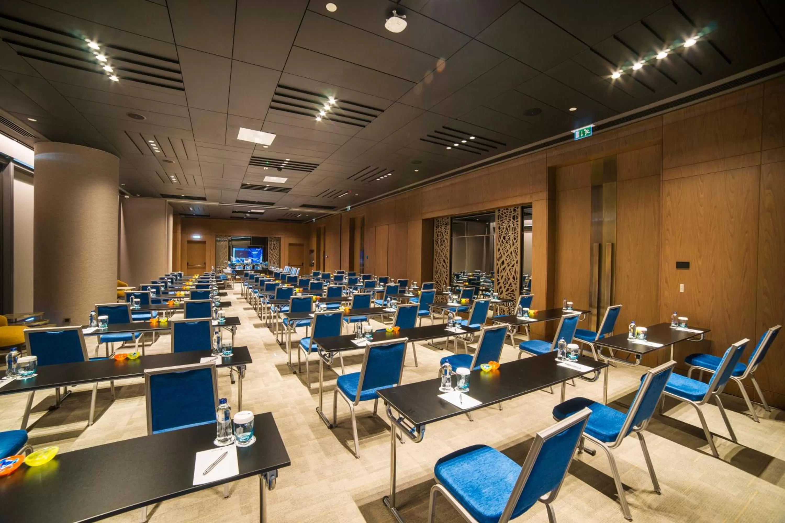 Food and drinks in Radisson Collection Hotel, Vadistanbul