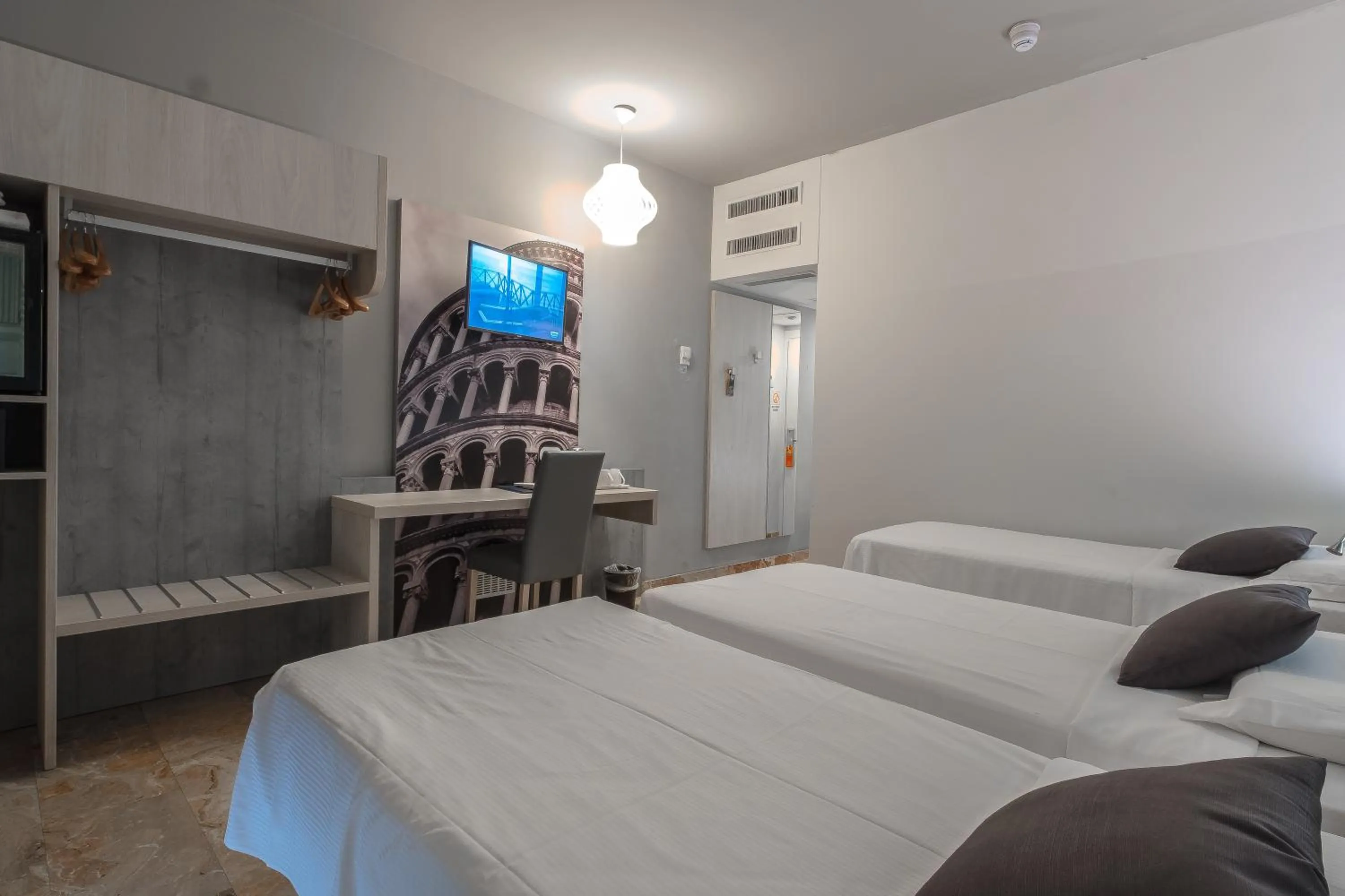 Photo of the whole room, Bed in Canova Hotel