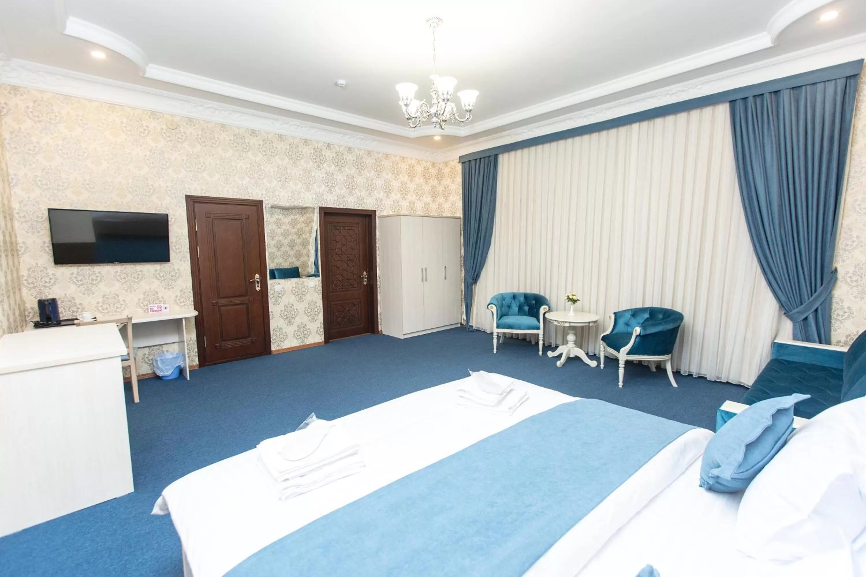 TV and multimedia, Bed in Mirzo Boutique Hotel