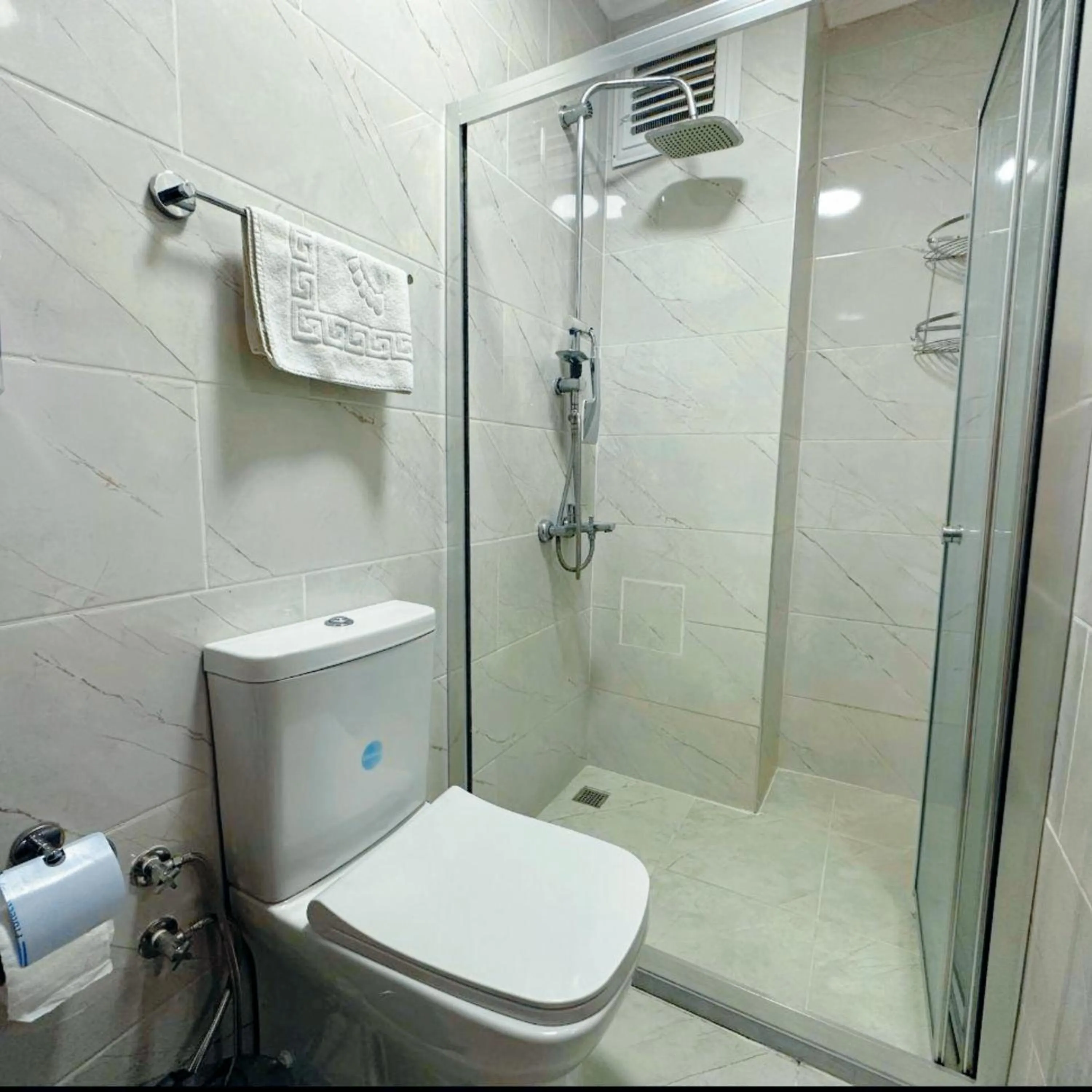 Shower in Royal Gur Hotel