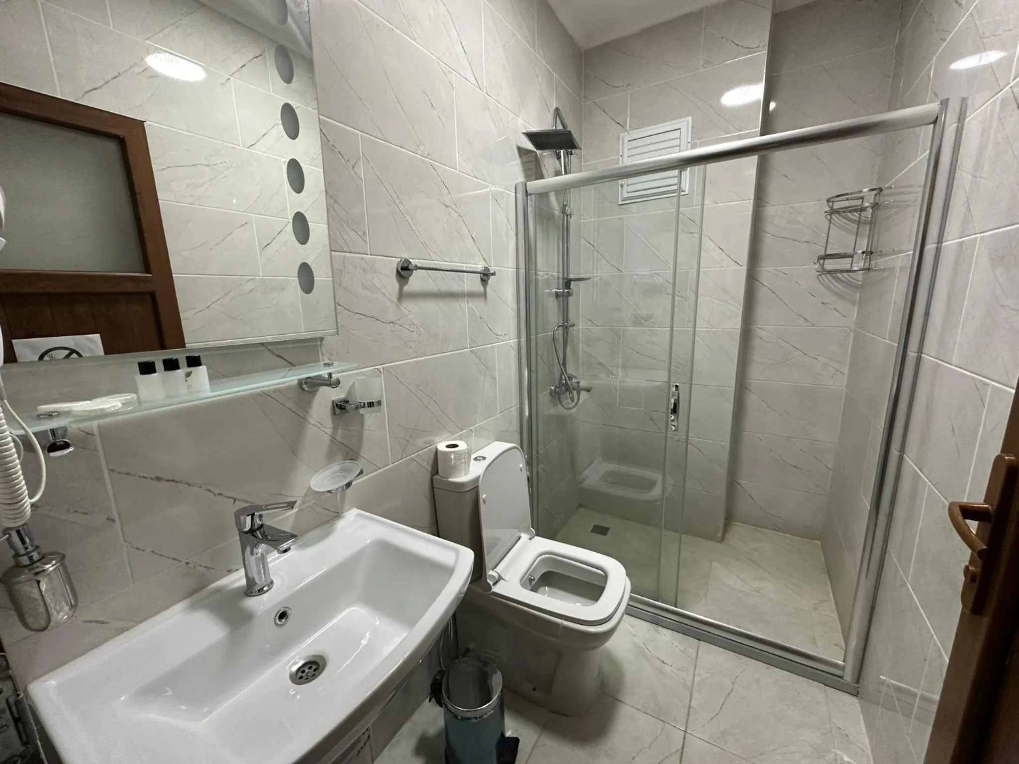 Shower in Royal Gur Hotel