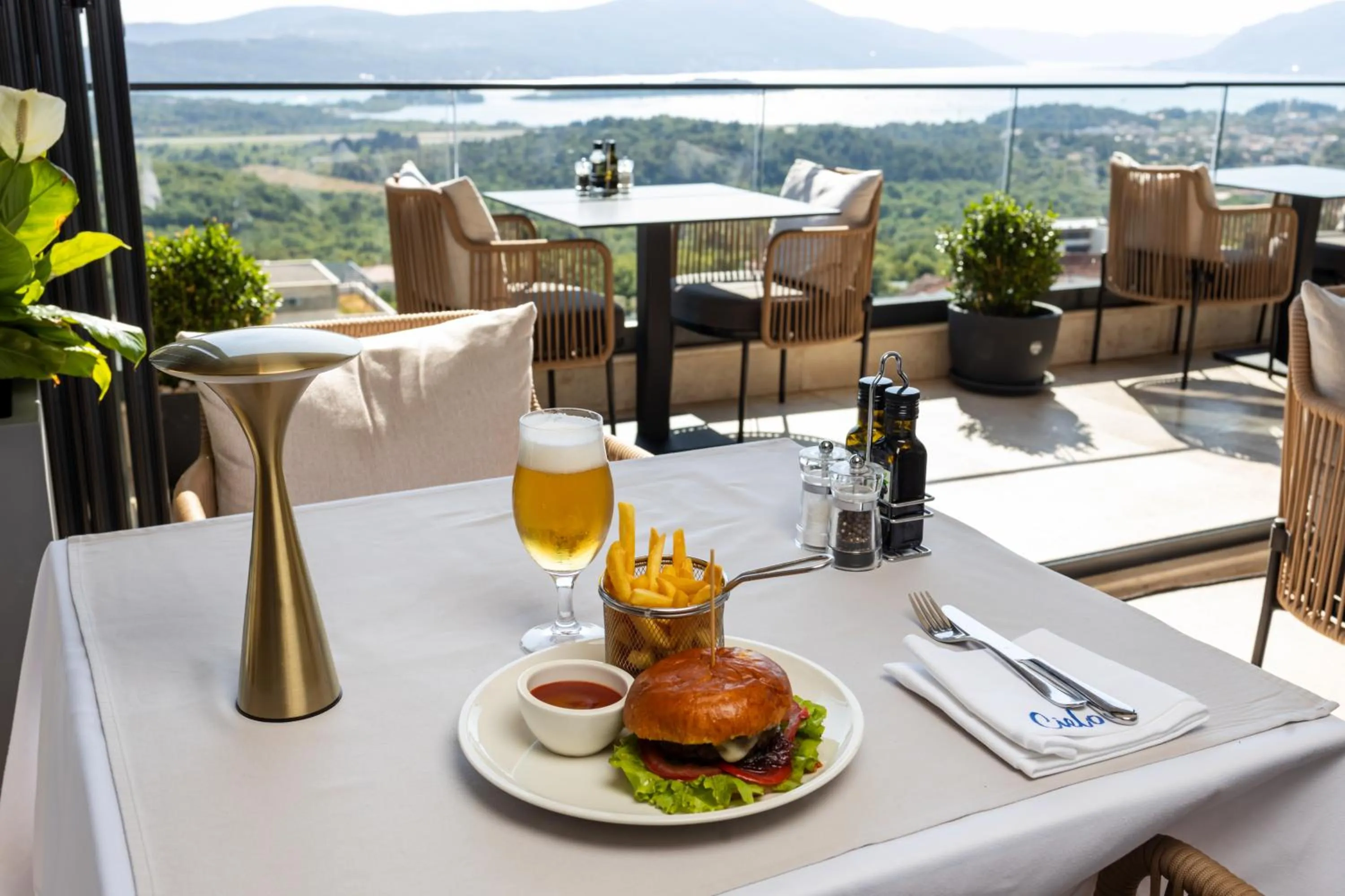 Restaurant/places to eat in Royal Blue Resort & Residences