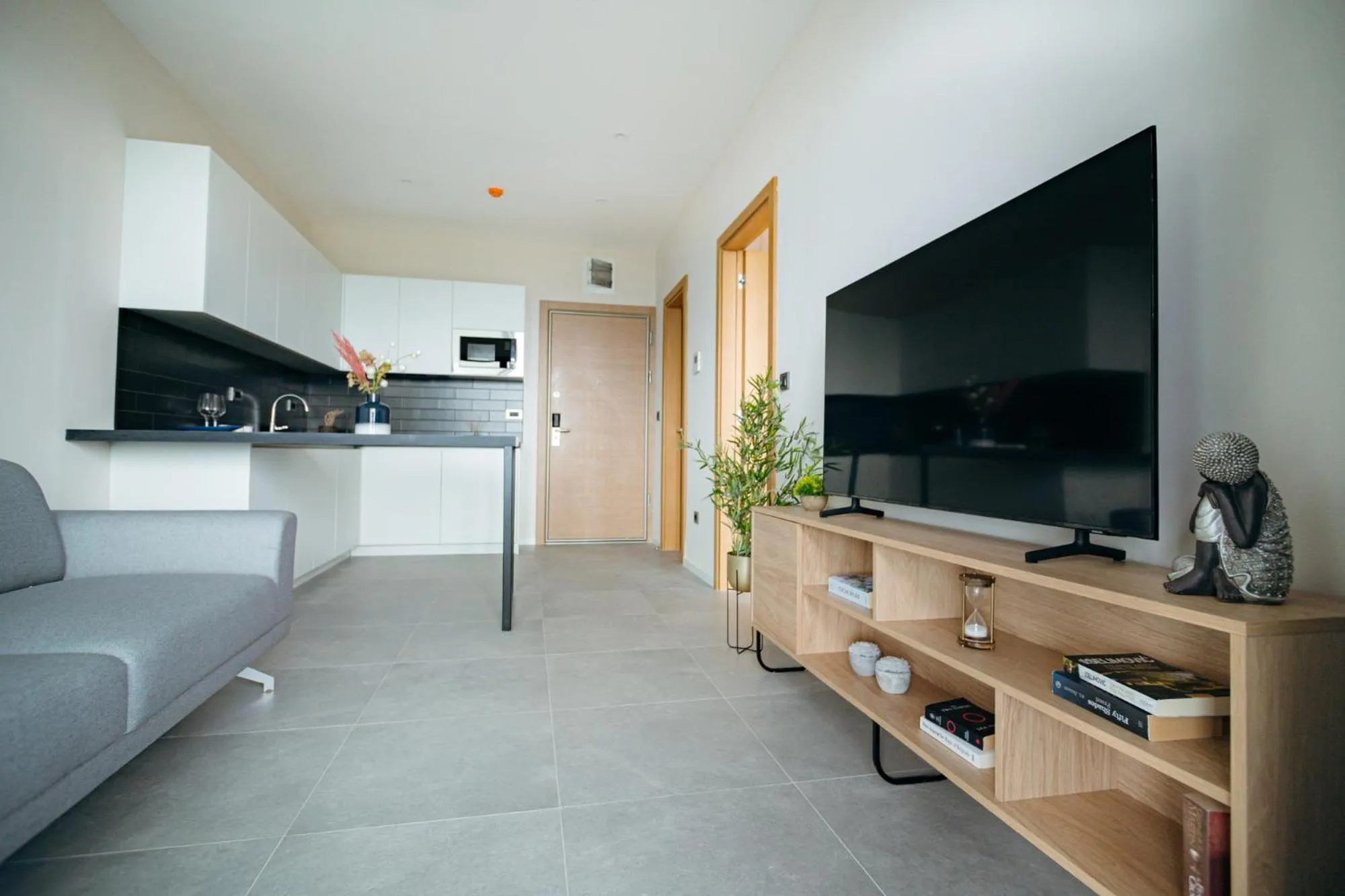 TV and multimedia in Royal Blue Resort & Residences