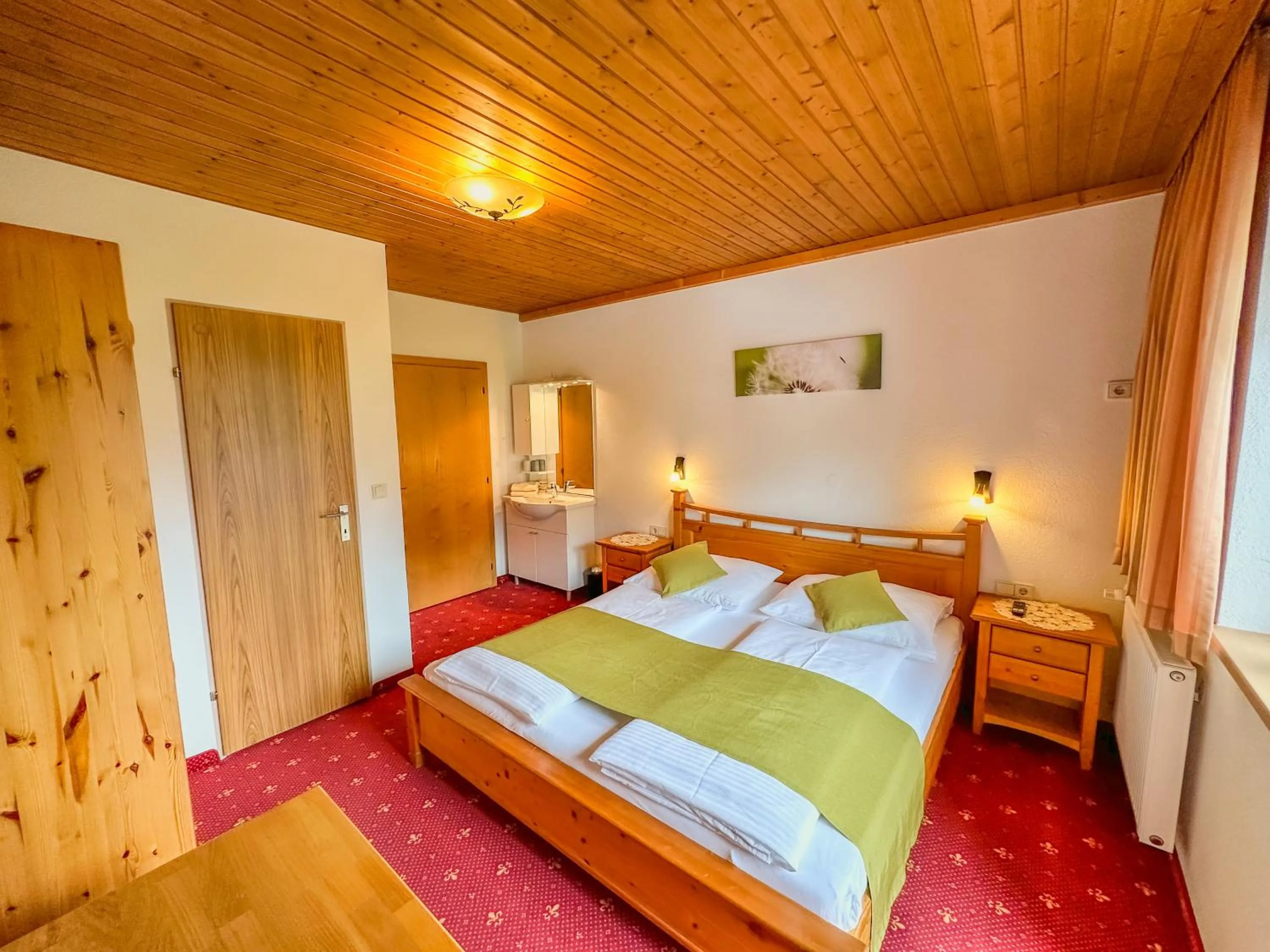 Bed in Frühstückspension Seeblick