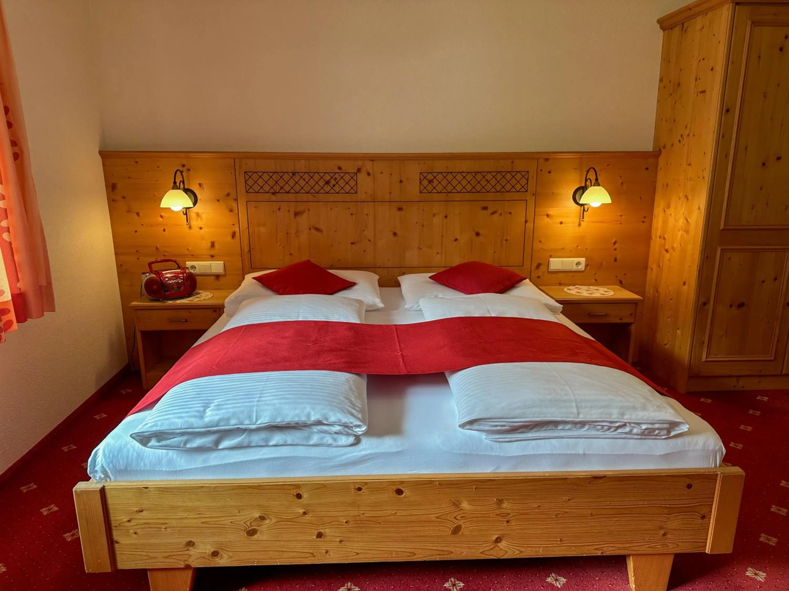 Photo of the whole room, Bed in Frühstückspension Seeblick
