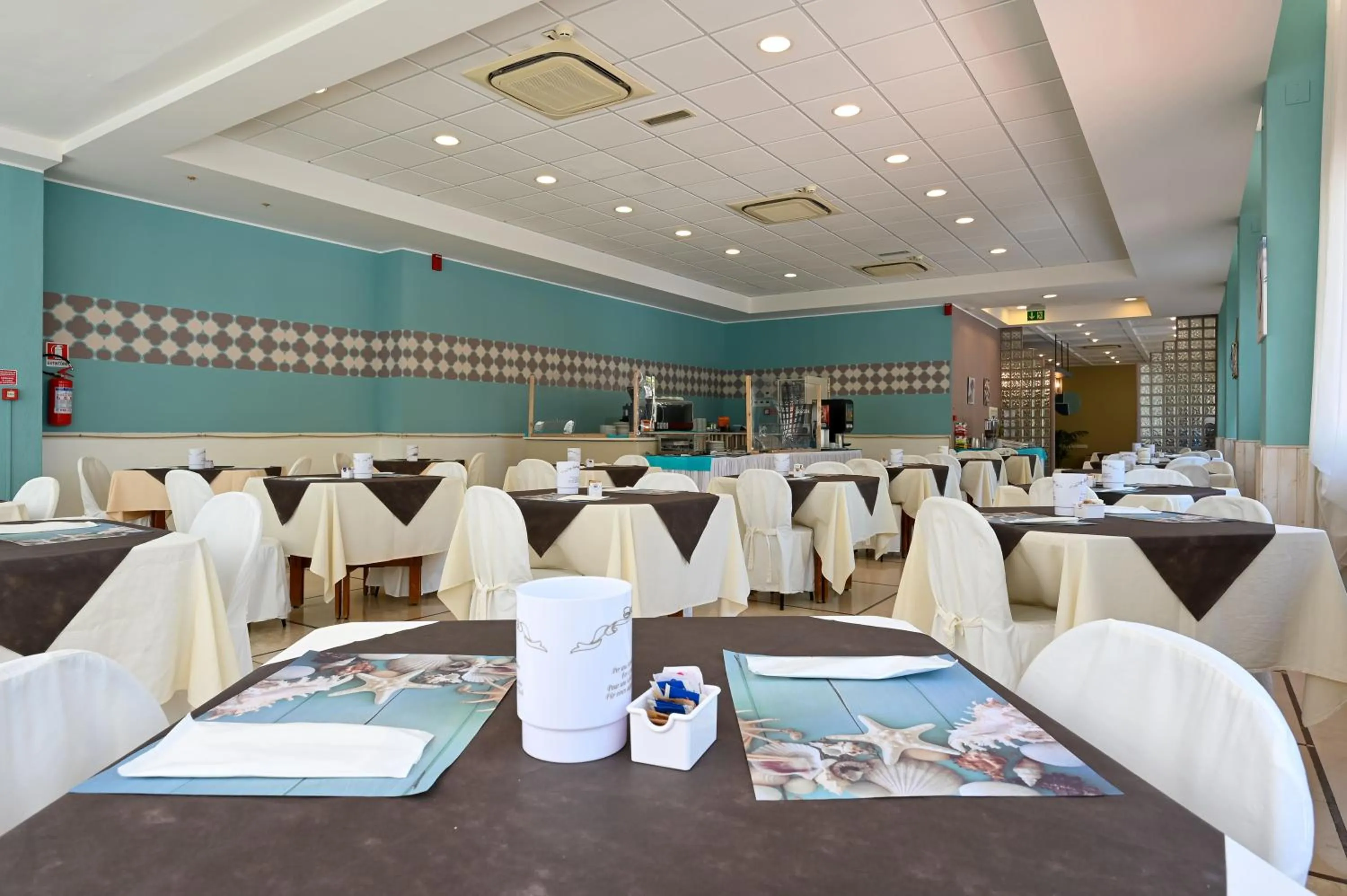 Restaurant/places to eat in Amadei Hotel Promenade